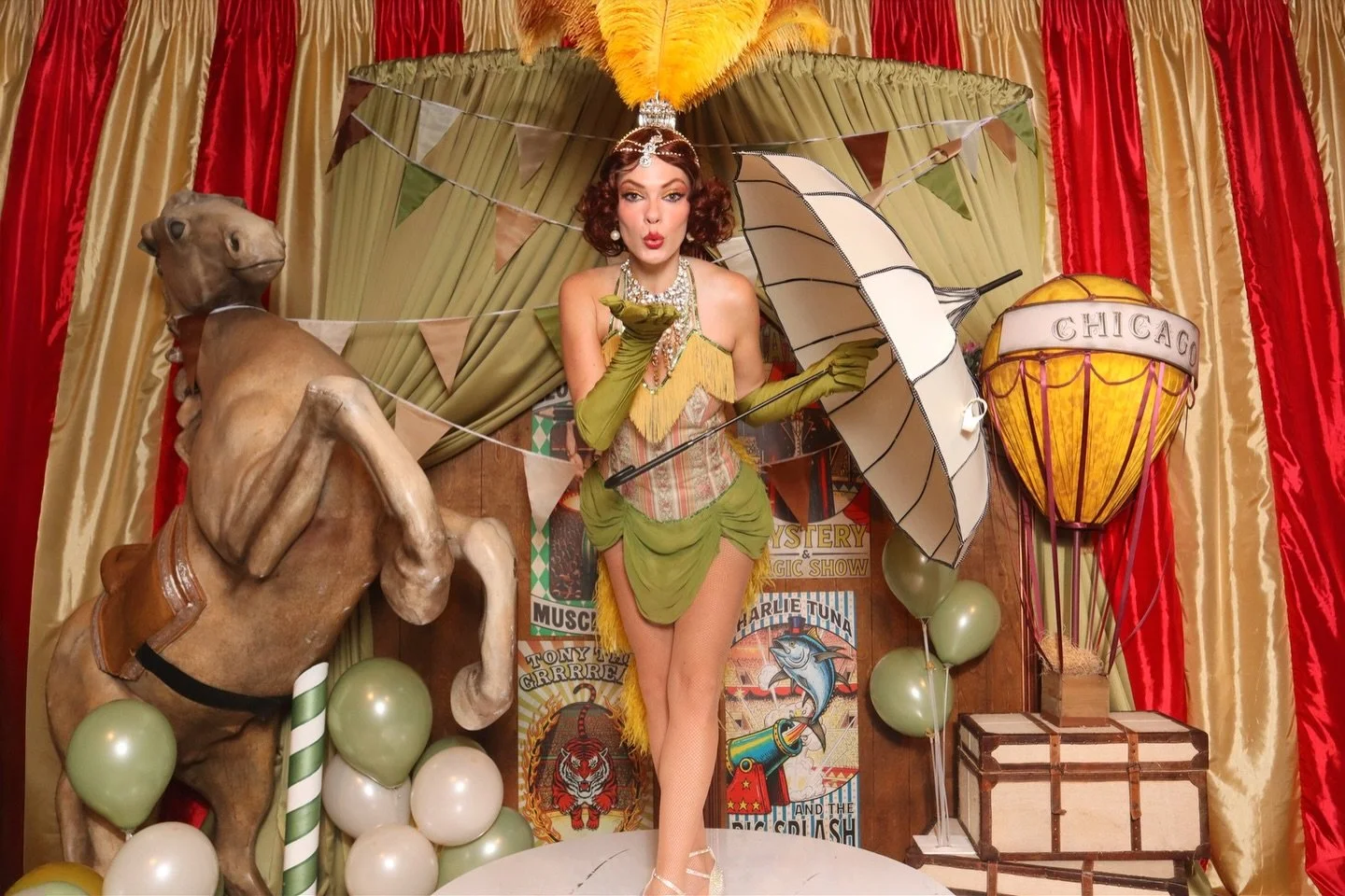 🎪 Vintage Circus 🎪
&bull;
&bull;
&bull;
#vintagecircus #circus #circusparty #photobooth

@stagefactor @kehoedesigns @livenitup @cityhallchicagoevents