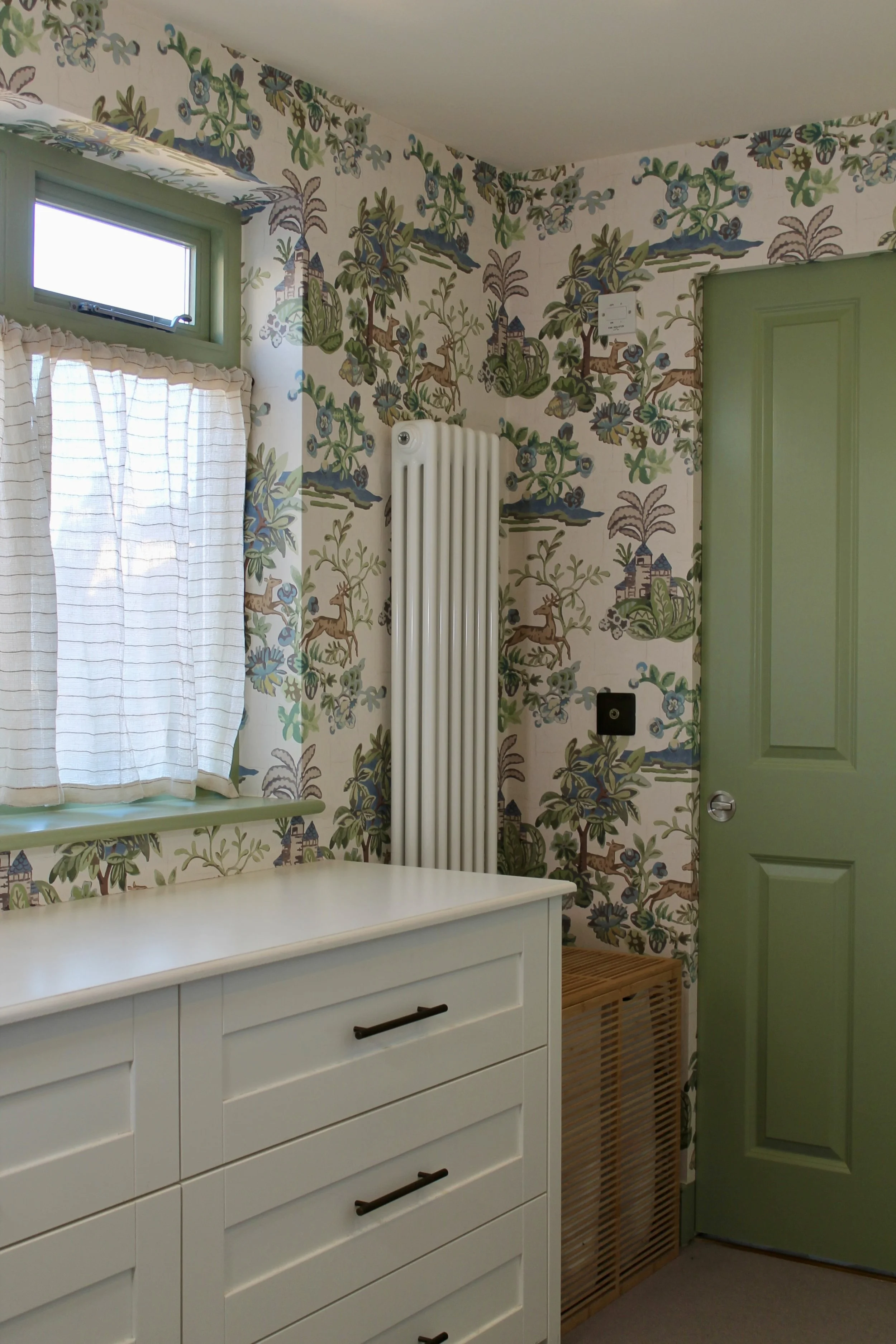 Dressing room with coordinating scheme and cafe curtain