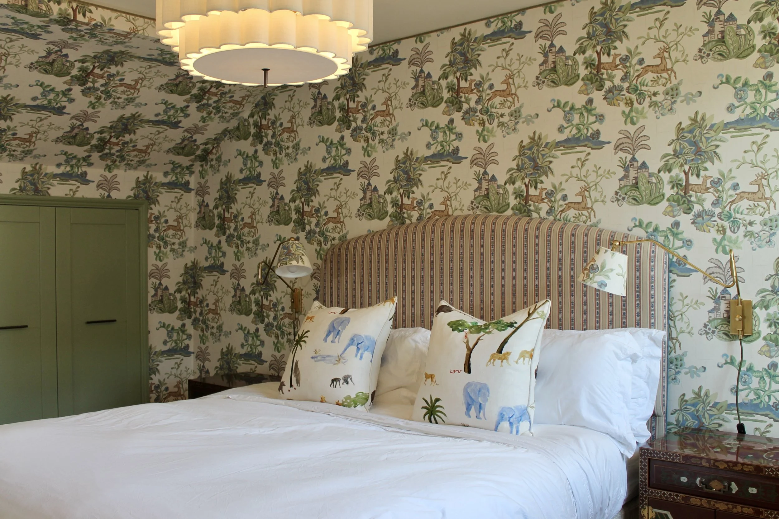 New ceiling and plug-in wall lights 