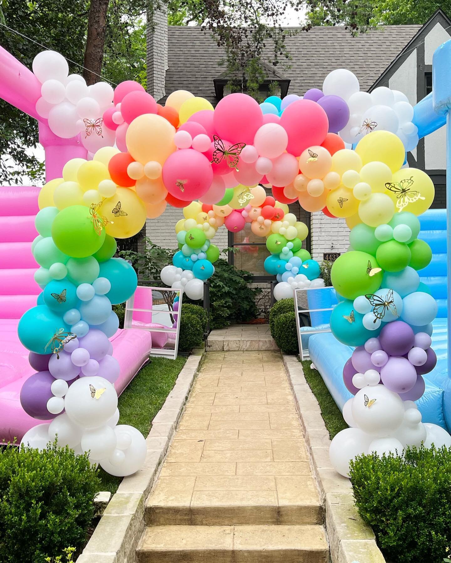 woke up 🥱
and realized my rainbow, butterfly dreams were real!! 😳
HAPPIEST OF BIRTHDAYS EMME! 🎉💕 @toddevents @gceron