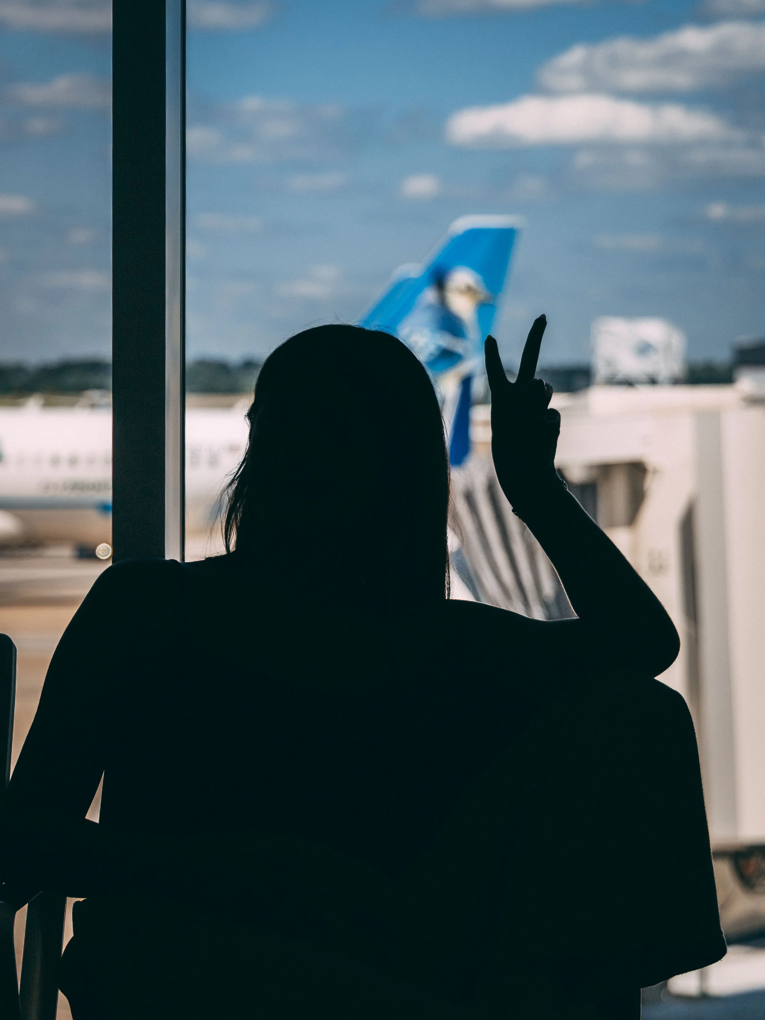 silhouette in the E Concourse at ATL Airport_JawaviFIlms.jpg