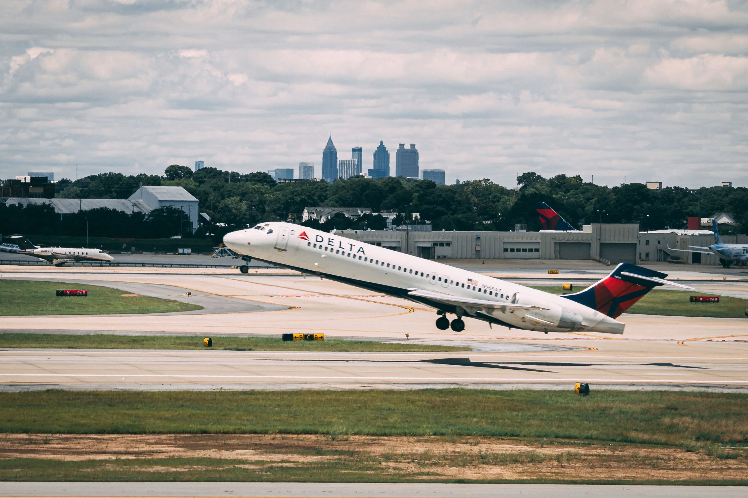 Delta take off with Atlanta behind it_JawaviFilms.jpg
