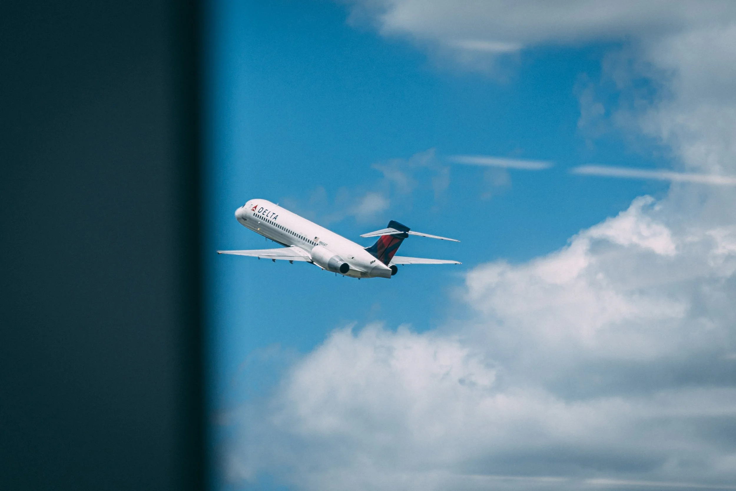 Delta Airlines takeoff from Atlanta Airport_JawaviFilms.jpg