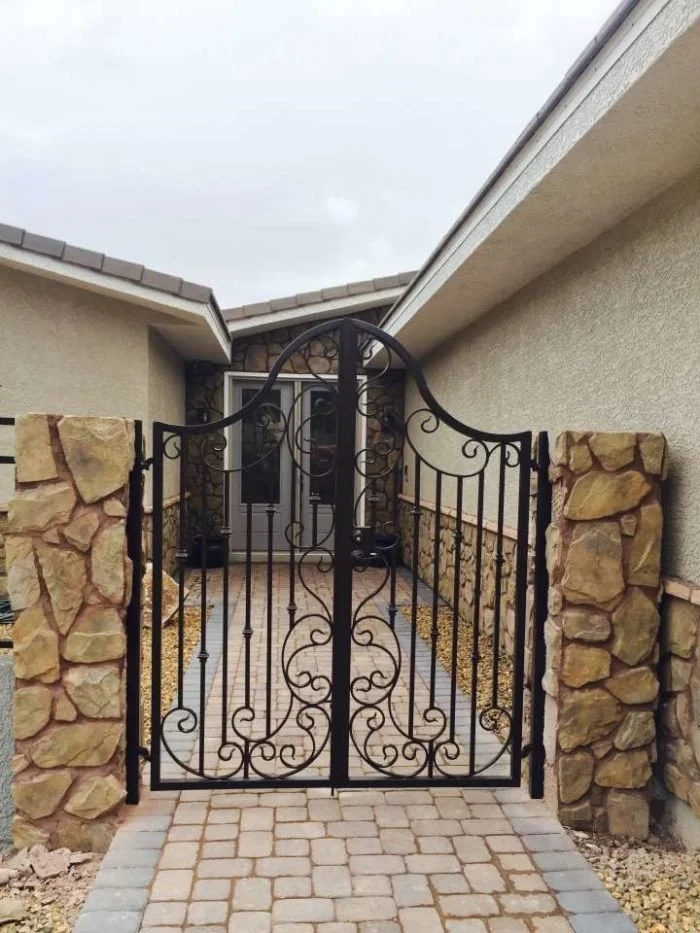 COURTYARD-GATES-2-700x933.jpg