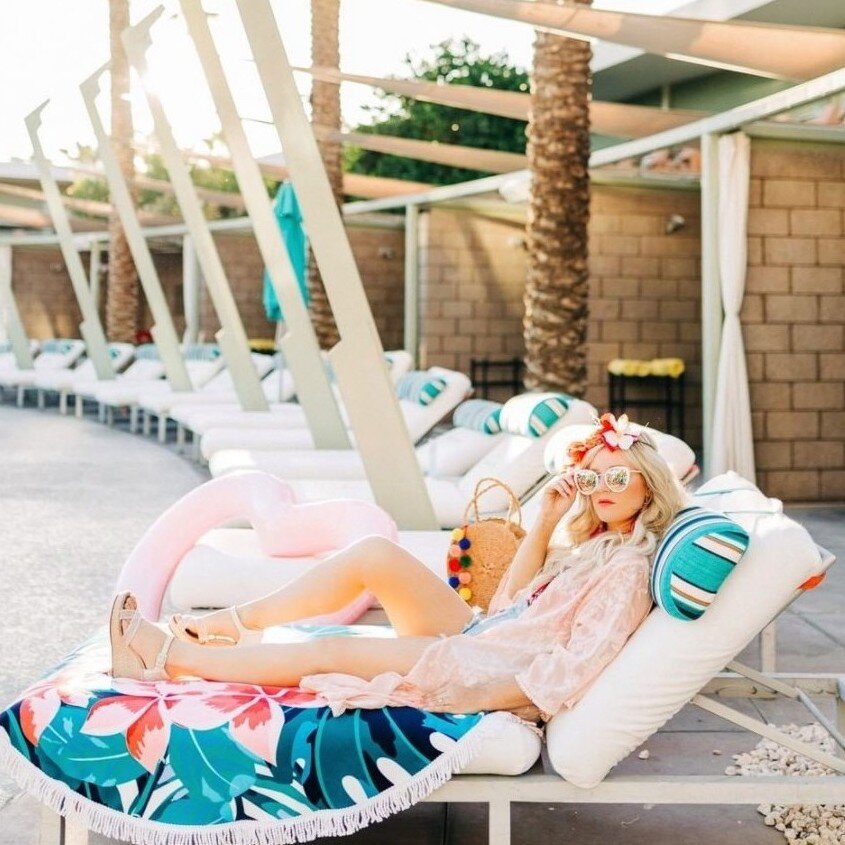 Rent a poolside cabana or daybed during the day at ARIZONA TIKI OASIS!
The resort has set the price but Arizona Tiki Oasis will set the ambiance. Reserve a daybed or cabana and enjoy lounge-side service in luxury at the OH! Pool. This is a great way 
