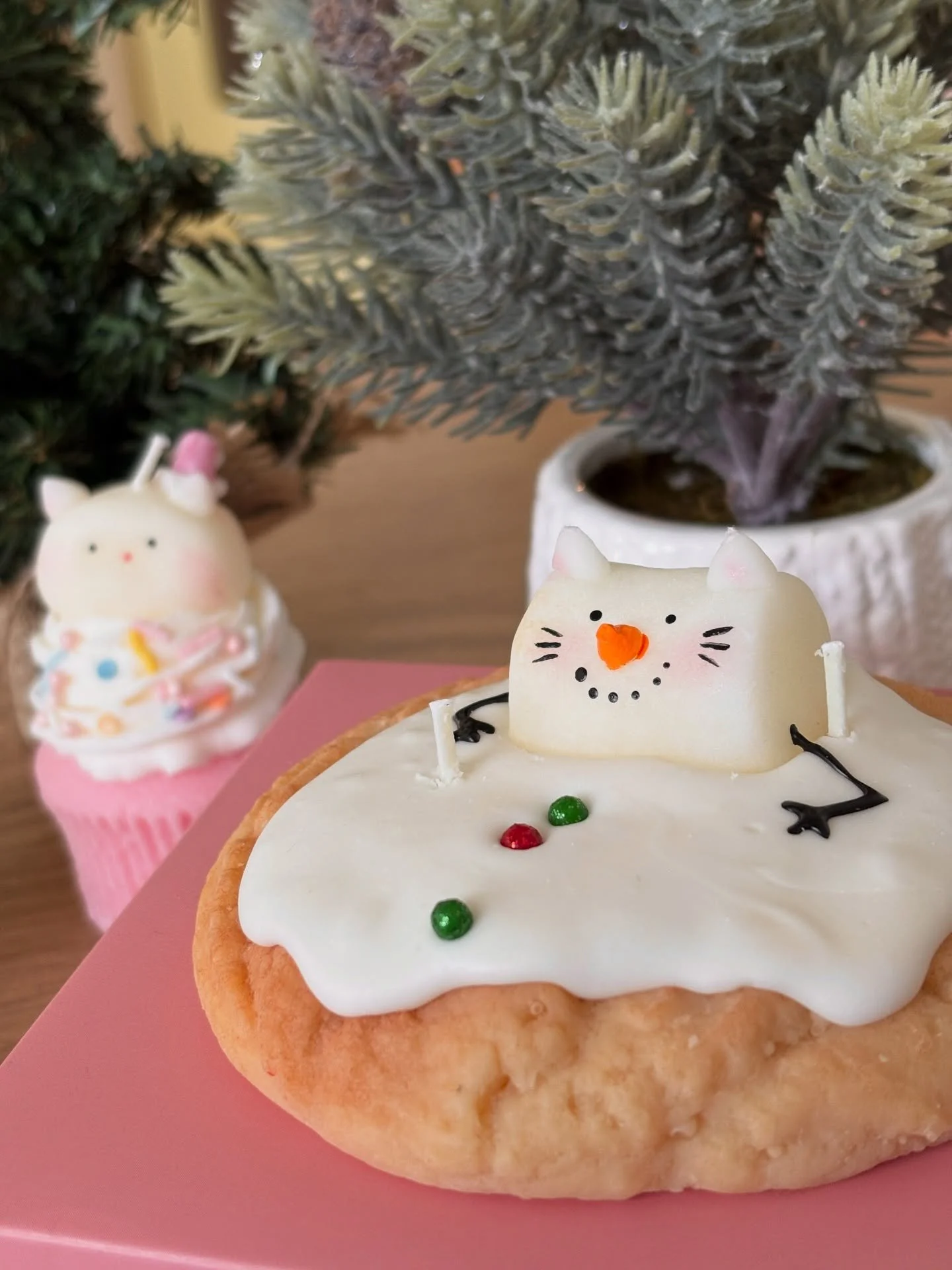 Nabi Cat Cafe x Slice of Candle 🐱&thinsp;
&thinsp;
Overjoyed to announce our collaboration with @sliceofcandle to present cat themed holiday candles! They are designed and carefully handcrafted to bring you joy 🎄 &thinsp;
&thinsp;
Limited amounts w