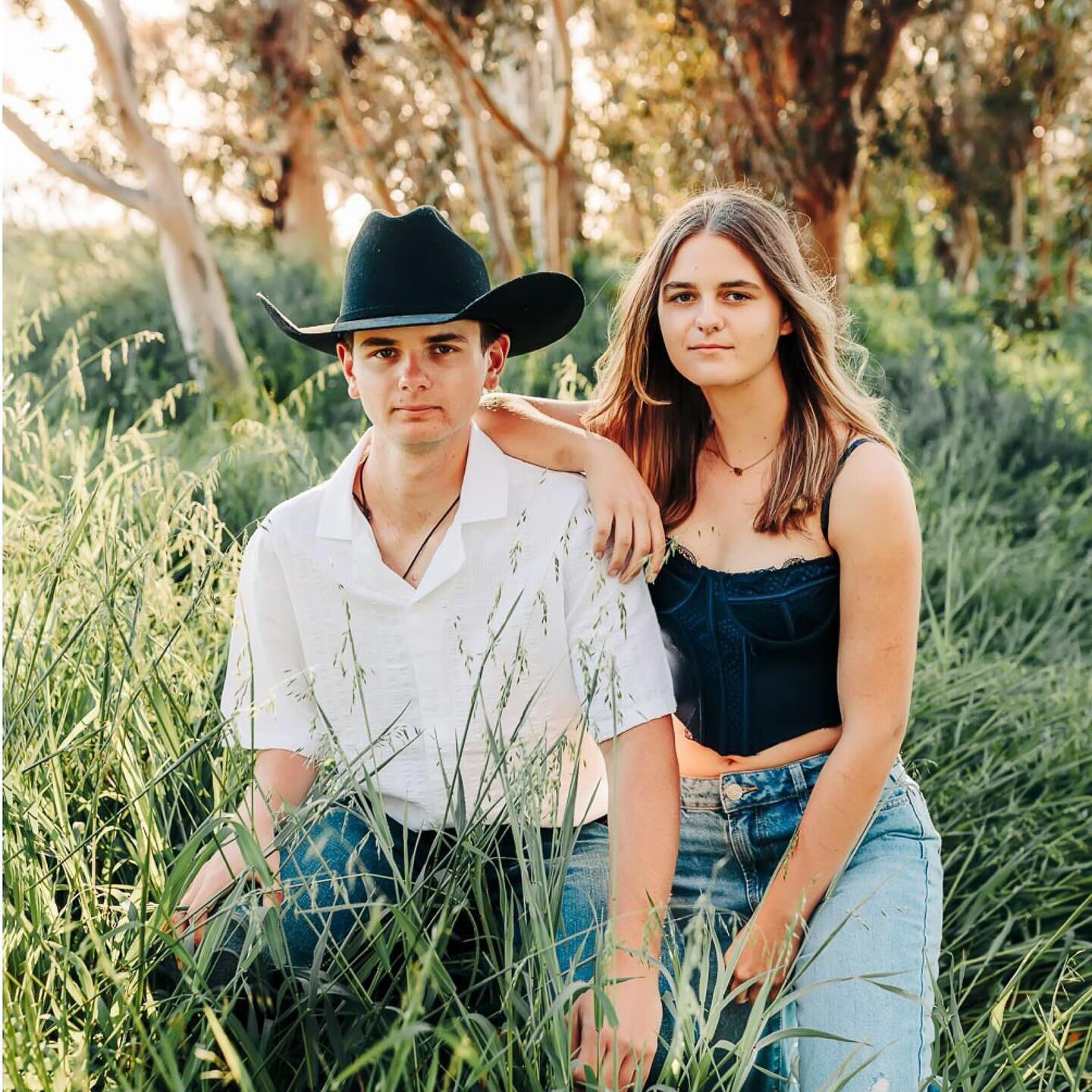 Happy Spring! My kids are on spring break next week, can&rsquo;t wait! Do you have any fun plans this year? 

I had a blast hanging &amp; chatting with these senior twins who both have a bright future ahead. One is heading to @tamu &amp; the other is