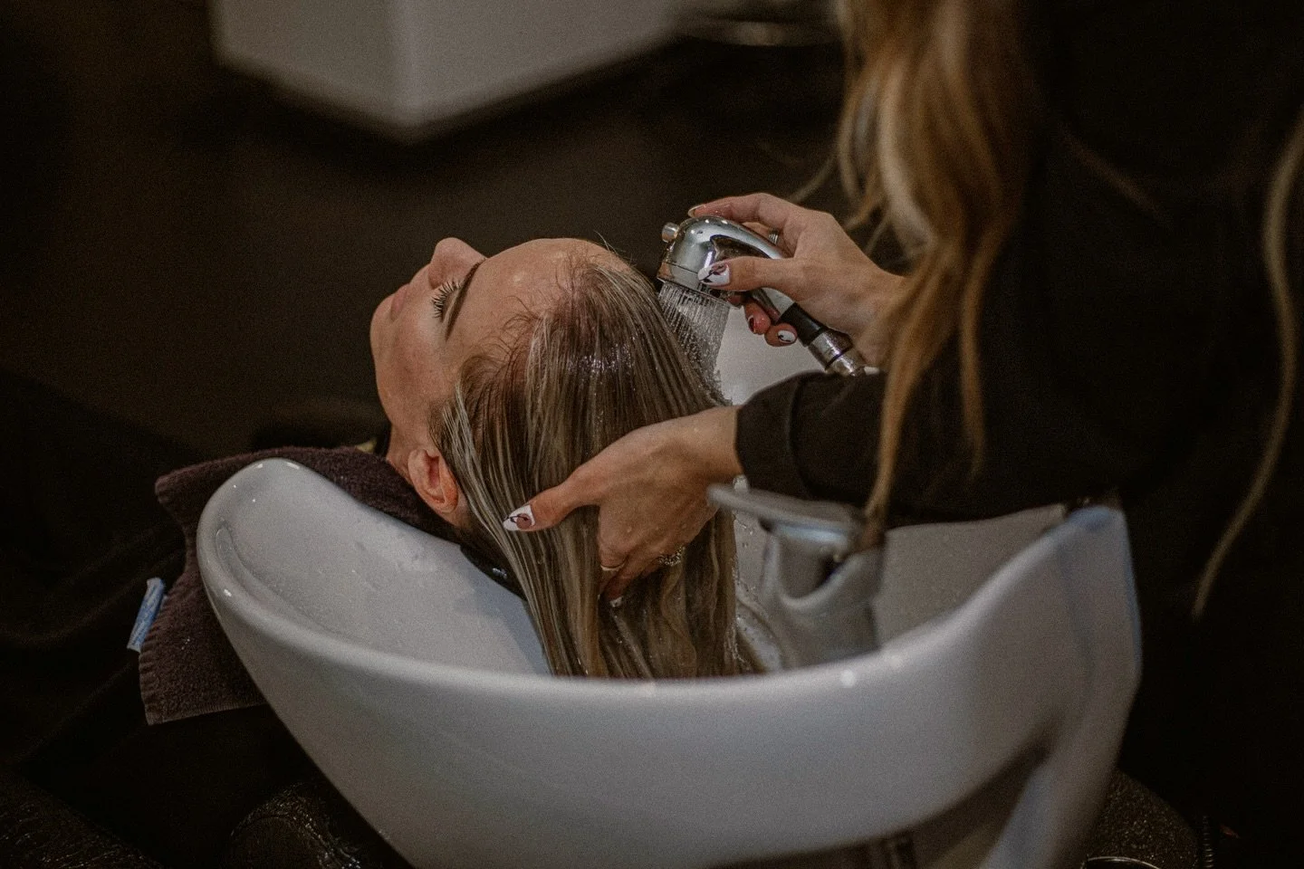 Did you know that you can get a weekly wash and style with our stylists? Wash and go&rsquo;s, blow outs and braids are all available! Check us out at www.wavecosalon.com/stylists 

#scottsdalehairsalon #scottsdalehairstylist #azbraider #azcurlstylist