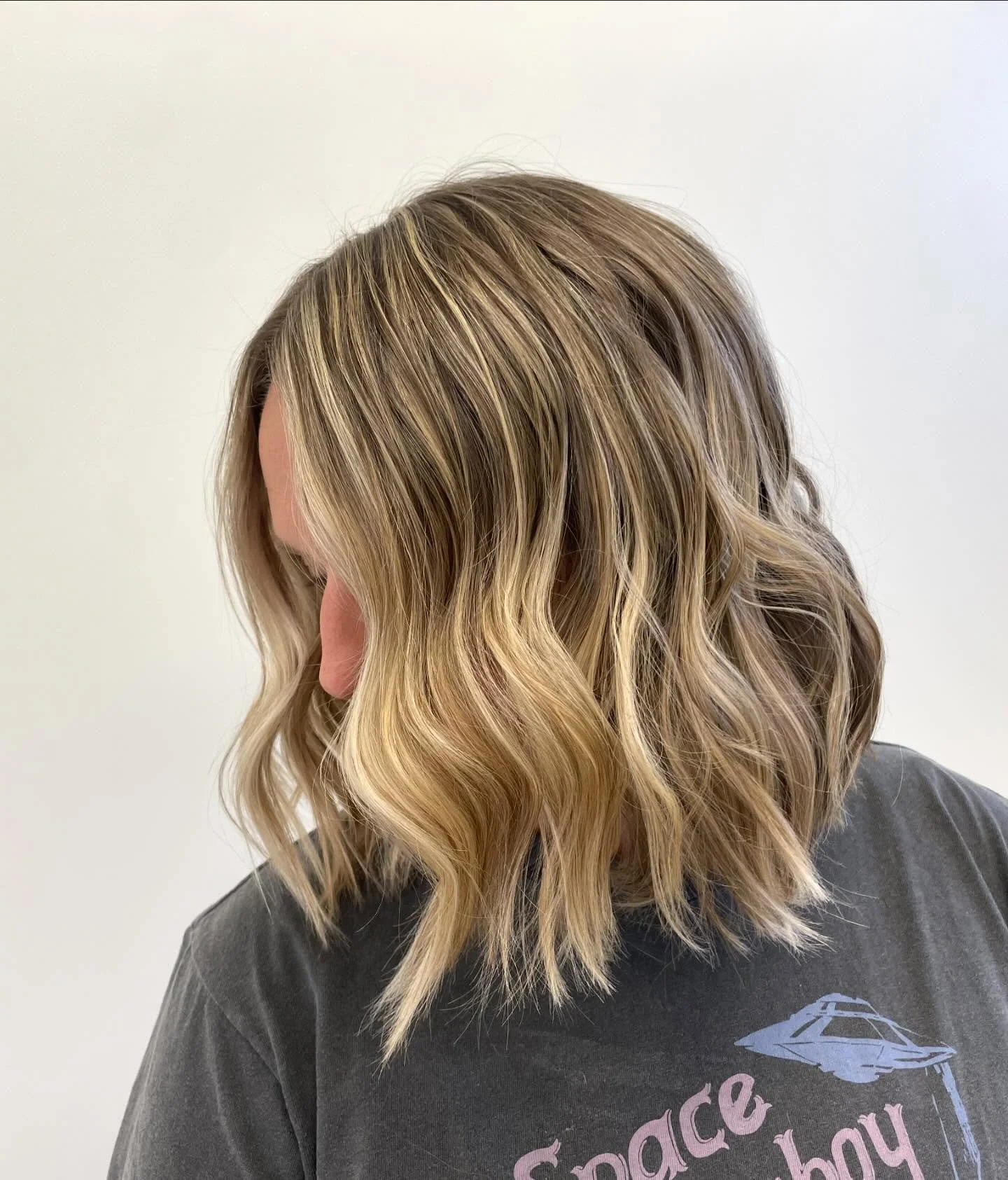 Blonde waves catching those summer vibes ☀️✨ #HairGoals #BlondeAmbition #scottsdalesalon #moroccanoil