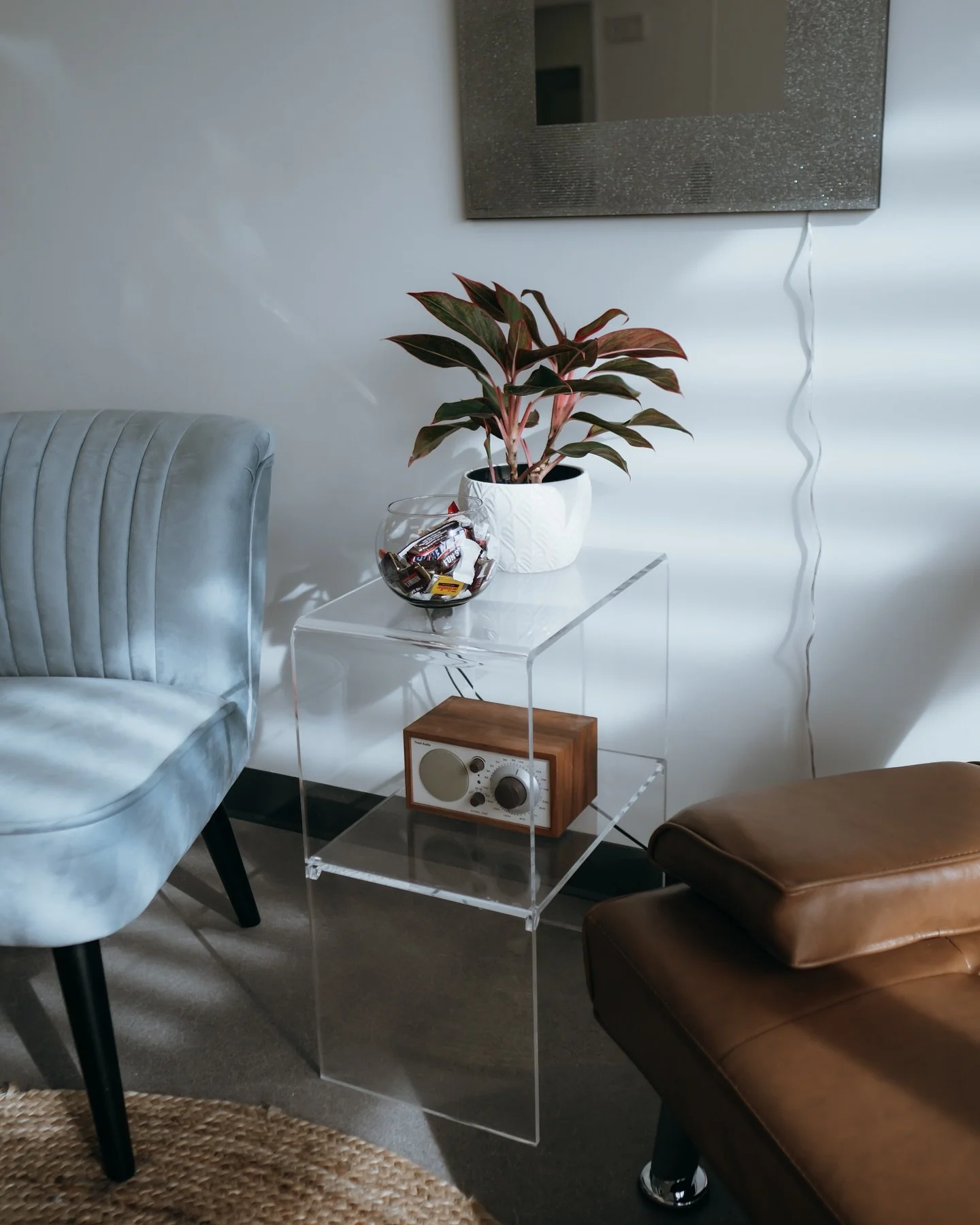 Come chill with us at Wave 🌊 we&rsquo;ve got jams and wifi! Book your appointment at www.wavecosalon.com with one of our talented stylists! 

#scottsdaleaz #scottsdalehairstylist #scottsdalehairsalon #scottsdalebraider #scottsdaleblondespecialist #s