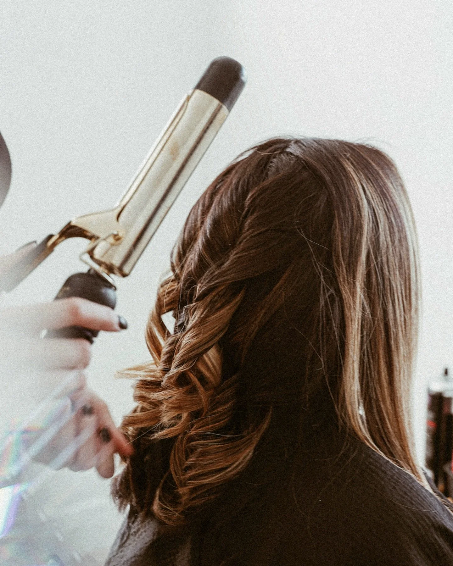 Don&rsquo;t wait till summers over to book an appointment with us! ☀️ we have openings this week, visit www.wavecosalon.com/stylists to book with your stylist of choice 🩵 #scottsdalesilkpress #arizonasilkpress #scottsdalehairsalon #scottsdaleaz #old