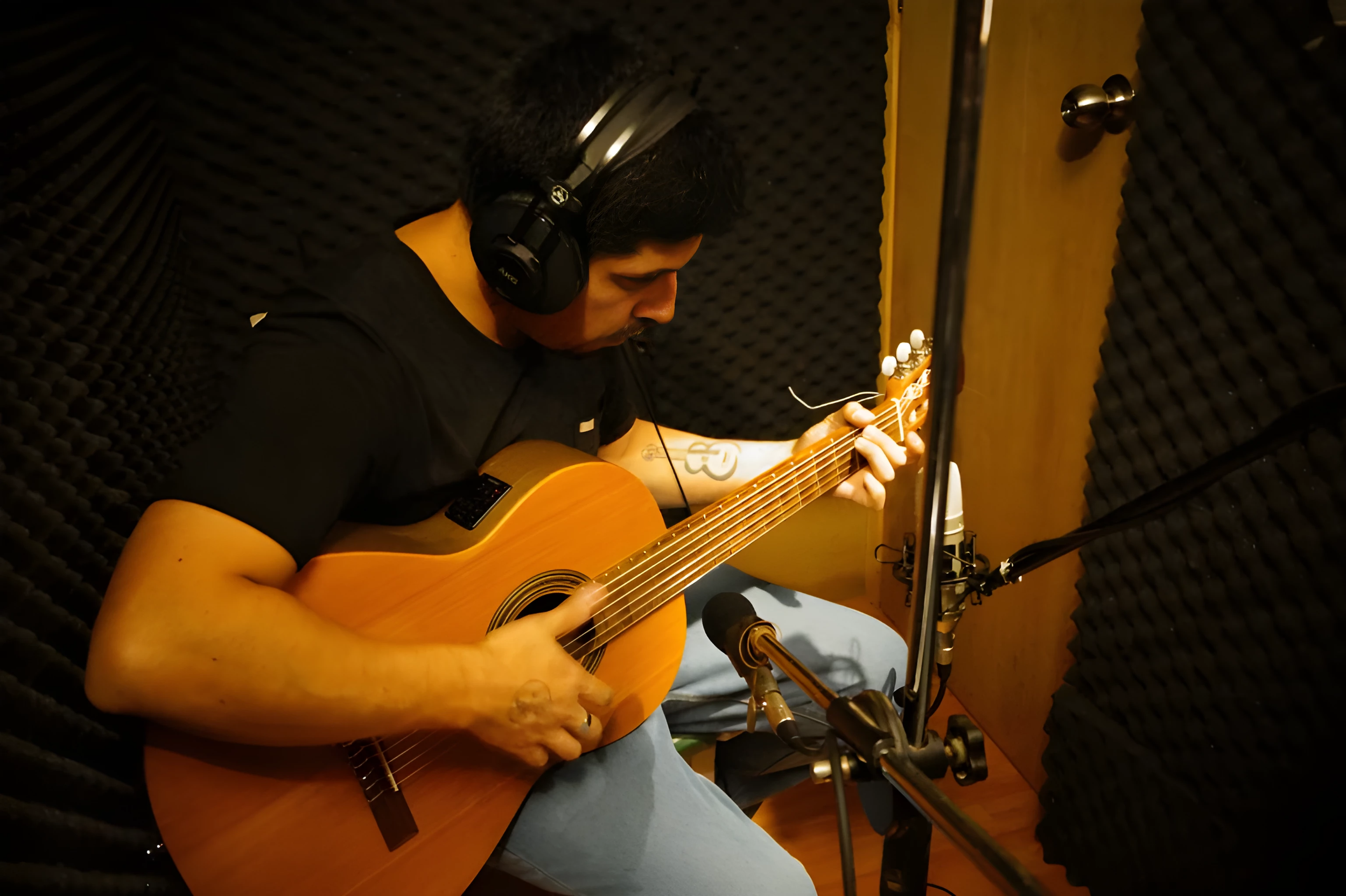 download_image_1713185375314 - Eduardo Aguilera.png