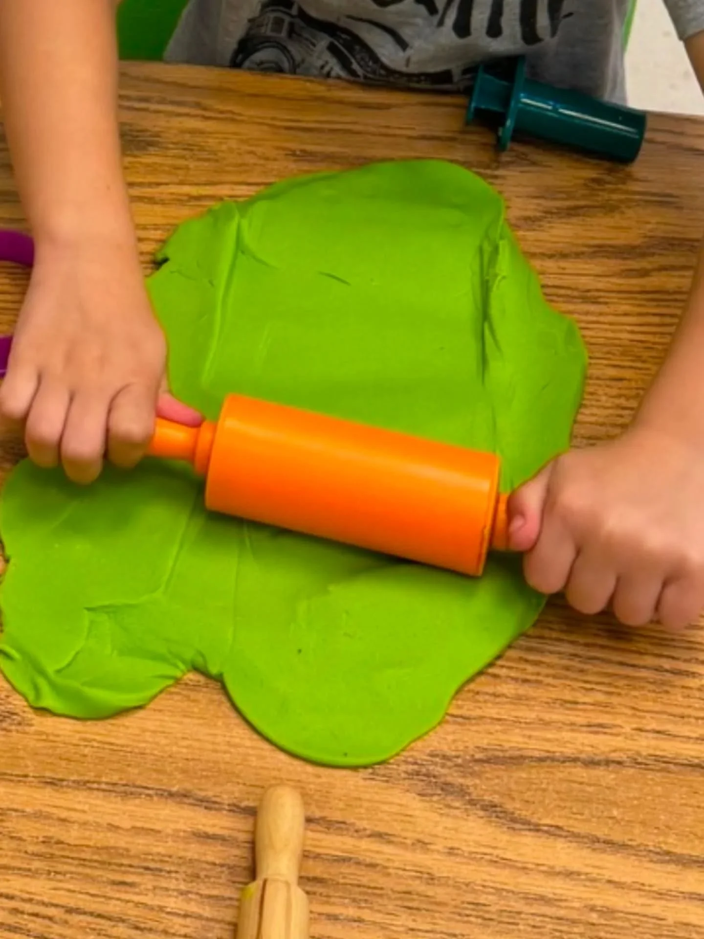 It's mid winter break AND it's raining, now what?!? We have some fun no screen activity ideas to do at home with your preschooler on a rainy day:
1. Make a couch fort with blankets and pillows.
2. Do a scavenger hunt in your house.
3. Make and play w