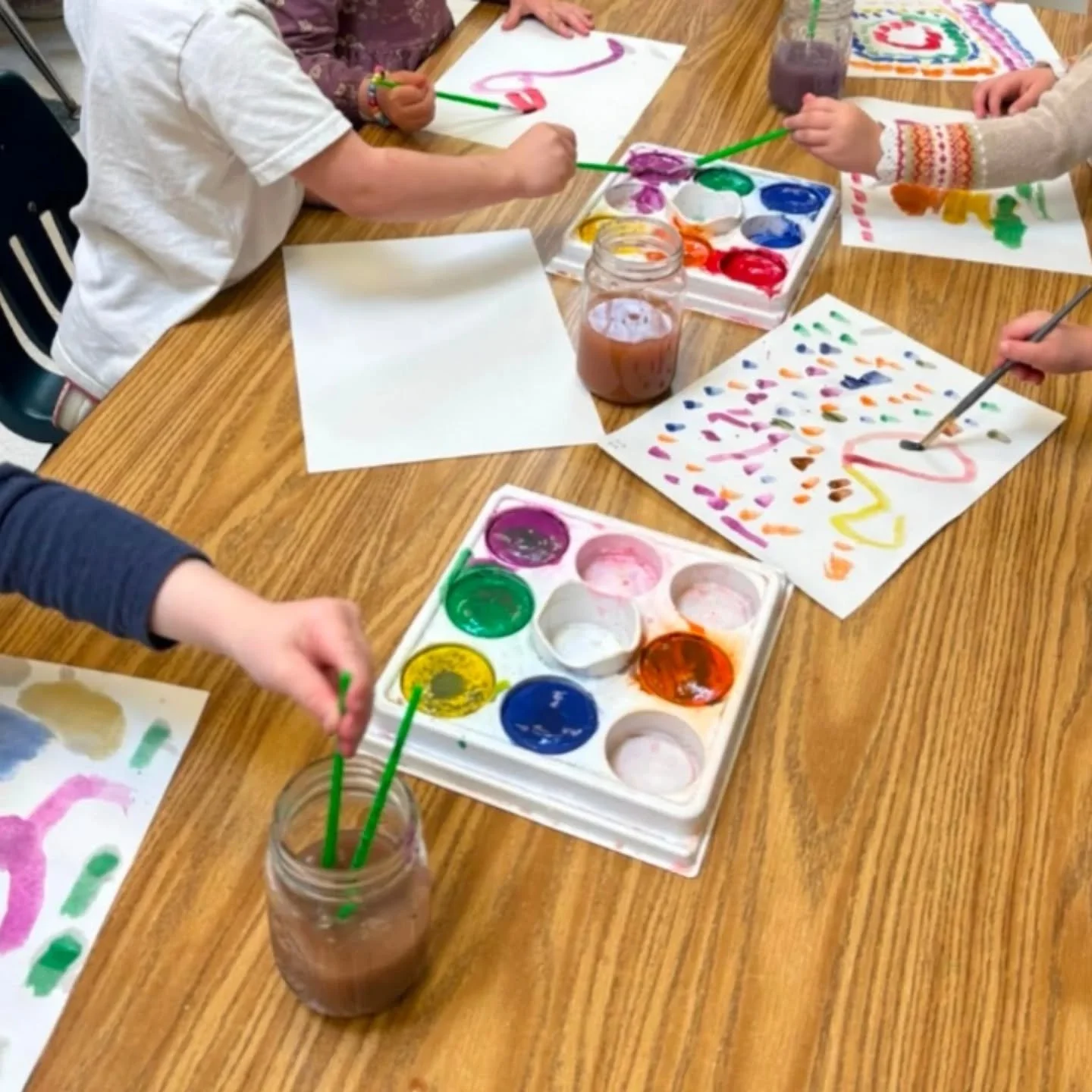 Fine motor skills are such an important part of the preschool years. These small hand and finger movements help children build the strength and coordination needed for writing, cutting, buttoning, and growing independence in everyday tasks.
Here are 