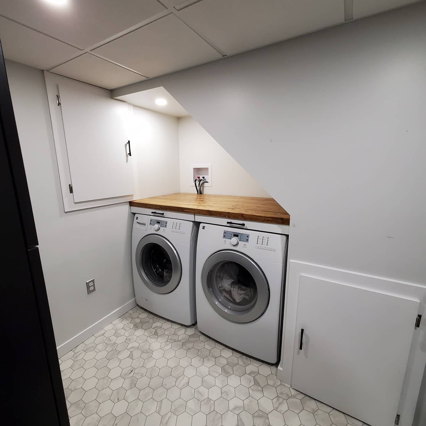 Home stretch on this laundry/mechanical  room. Just need to install the floating shelfs once the hardware gets here and tile the walls above the countertop. 

We have a few new projects on the go and need to step away from this one for a little bit. 