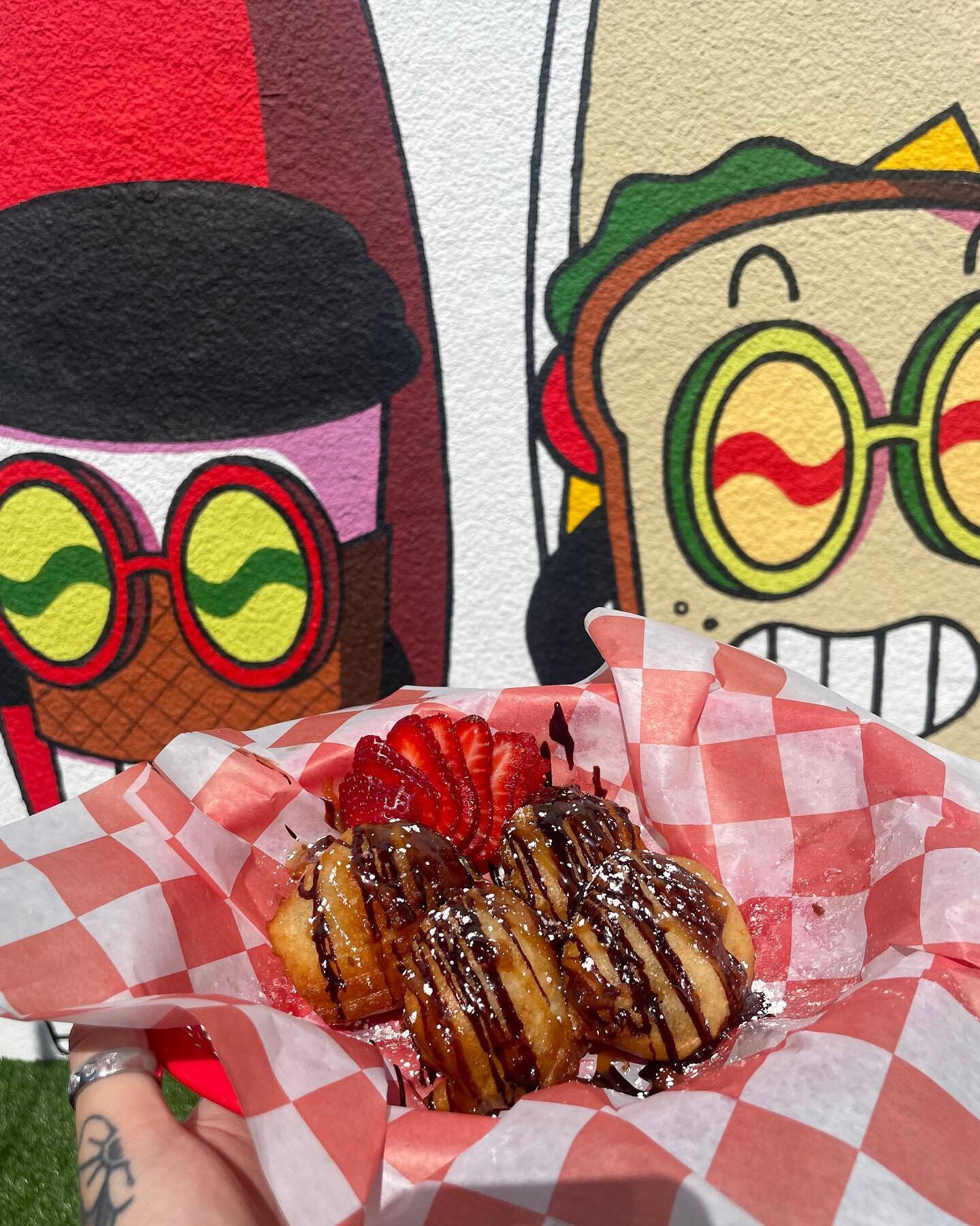 it&rsquo;s friday! treat yo' self to our deep fried oreos! topped with powdered sugar, chocolate sauce and caramel 😋