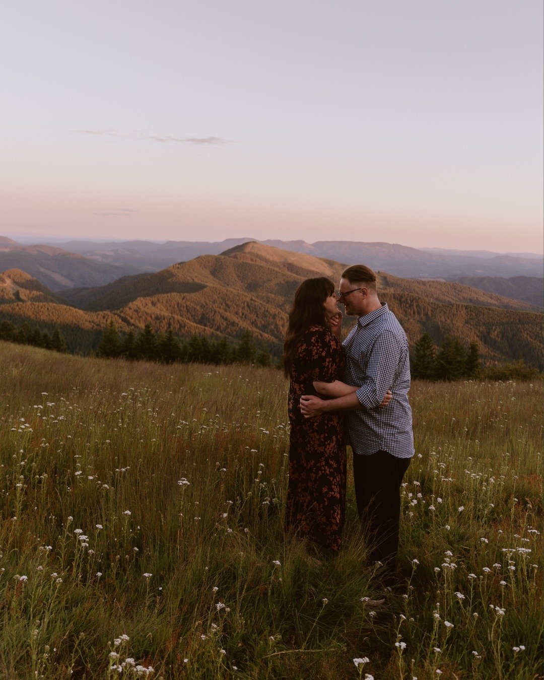 This weekend I get to photograph a wedding that is so near and dear to my heart! A story time on that soon!
A little throwback to this engagement session, which was my first time seeing the wildflowers in full bloom 🥰
If you didn't know, I am curr