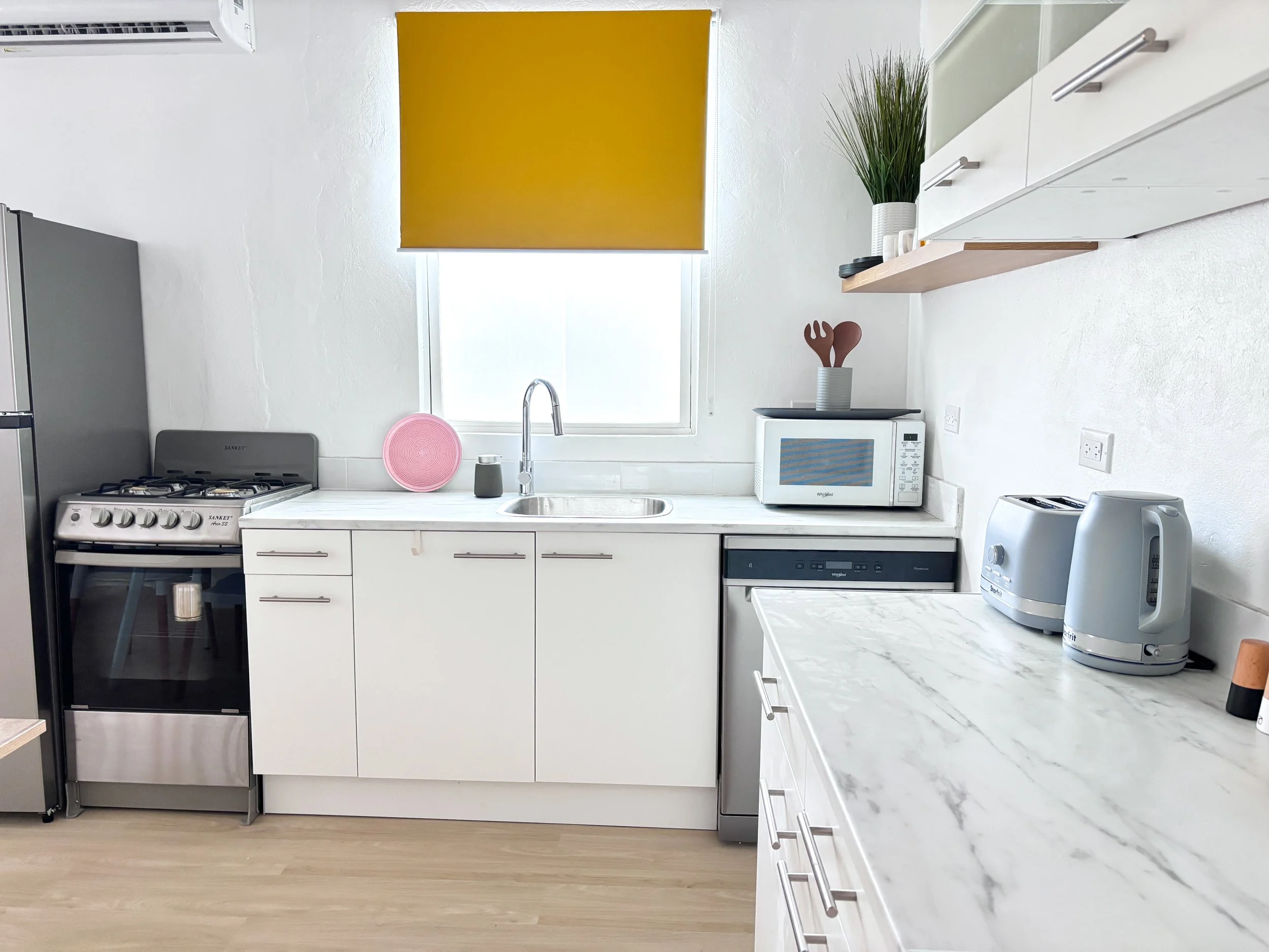 Kitchen_2.jpg