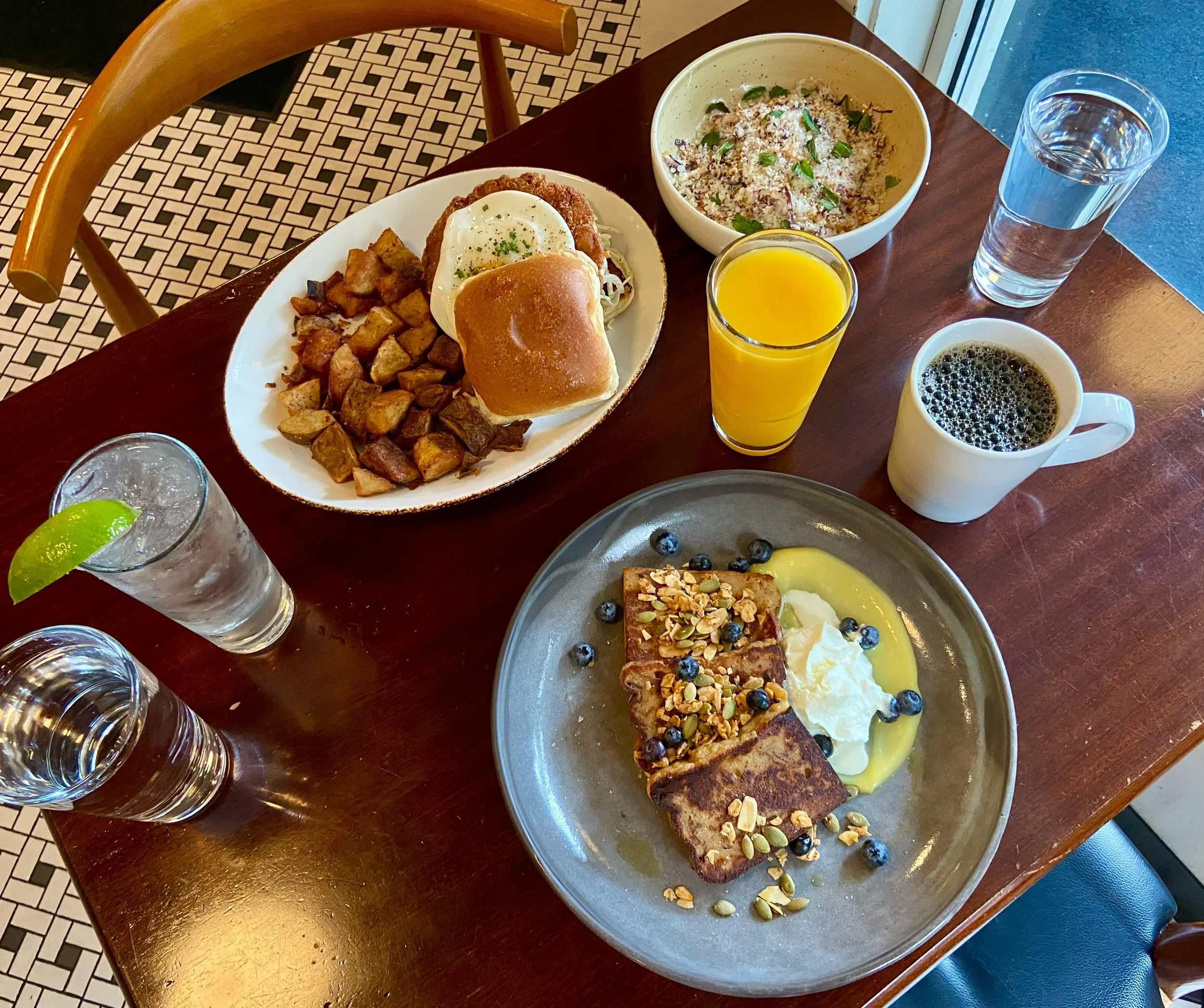 When we say breakfast AND lunch served all day &hellip; we mean it. Which do you prefer? ☀️☀️☀️

☕️BREAD PUDDING FRENCH TOAST
&bull;lemon curd 
&bull;mint whip 
&bull;blueberries
&bull;almond pepita granola 
&bull;maple

🥗CAESAR SALAD
&bull;endive
&