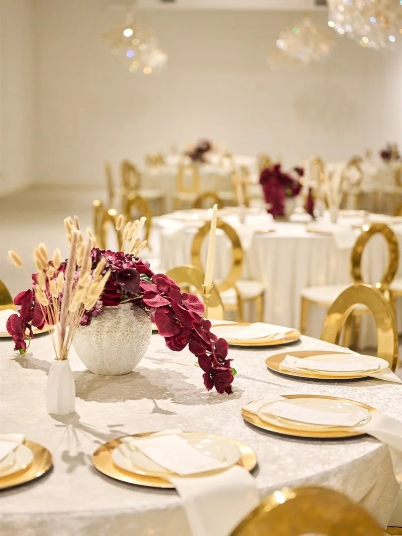 An evening of honor for the hands that serve. 🙌🏾
@kingscityhouston Volunteer Appreciation Night at The Blank Canvas Space. 🤍✨
.
.
Decor by @allurebymissy 
.
.
.

#houstonevents #houstonevent #houstonwedding #houstonweddings #houstonweddingvenue #h