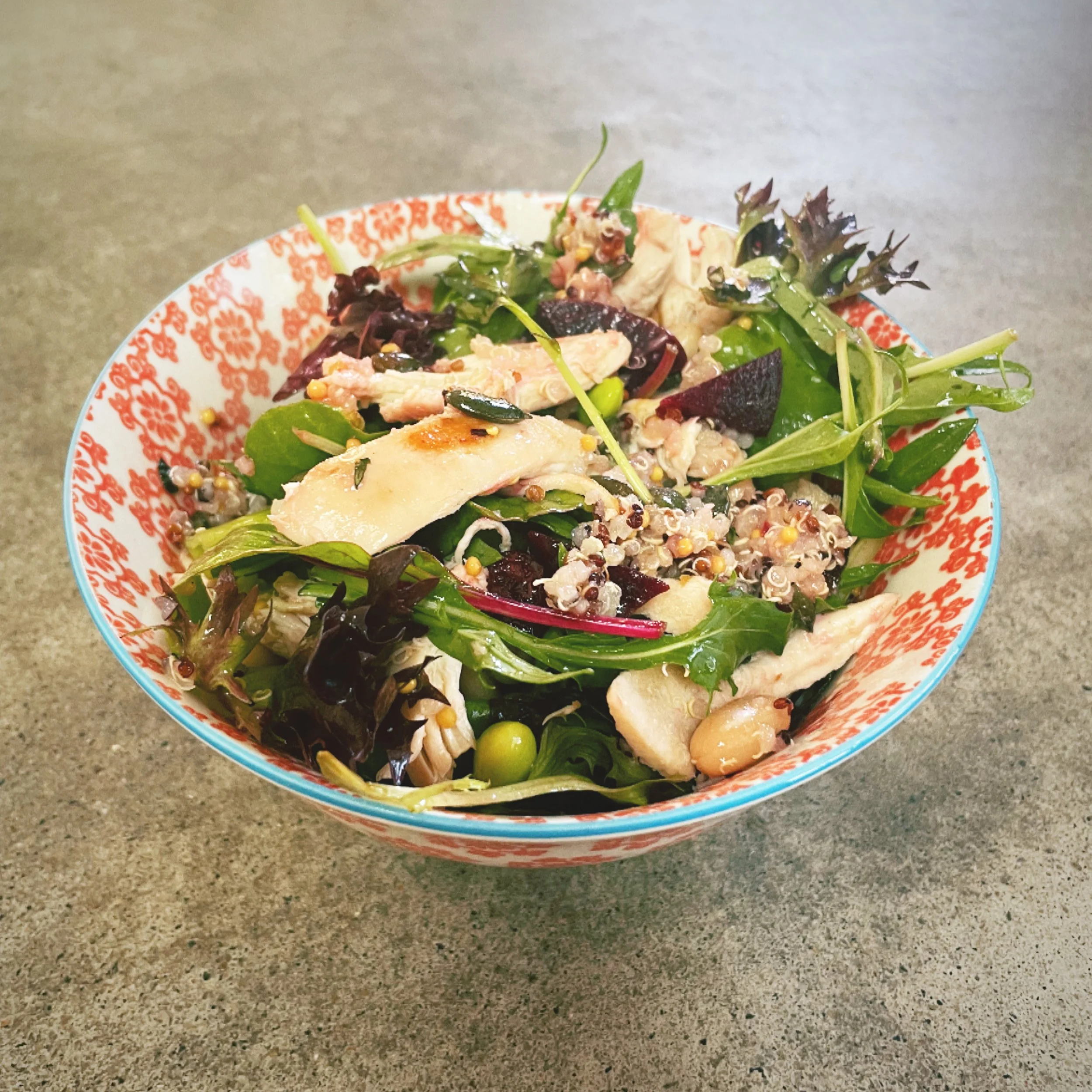 FEEL GOOD PERI-SALAD
This beauty made me so full!
This bowl is huge.
A heap of ingredients to support peri menopausal symptoms in a satisfying, quick &amp; delicious lunch
Left over Roast chicken
Quinoa
Canelli beans
Edamame beans
Pepitas (toasted)
M