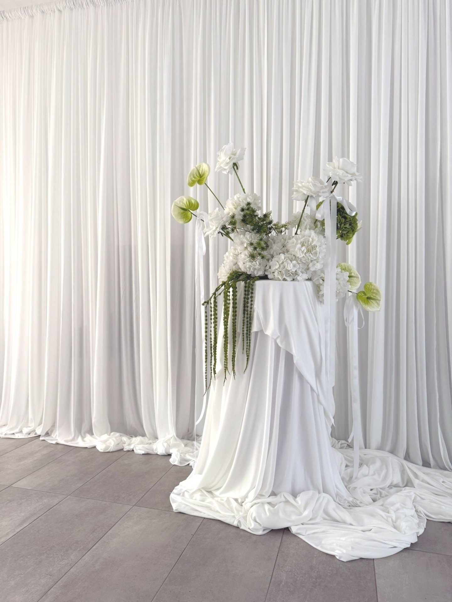 Throwback to Kathryn&rsquo;s wedding styling 🤍

Full installation executed by @ivorystonecollective_ 
Enquire now via the link in our bio for your next event.

#florals #eventstyling #weddingdecor #walldraping #weddingdesign #ivorystonecollective