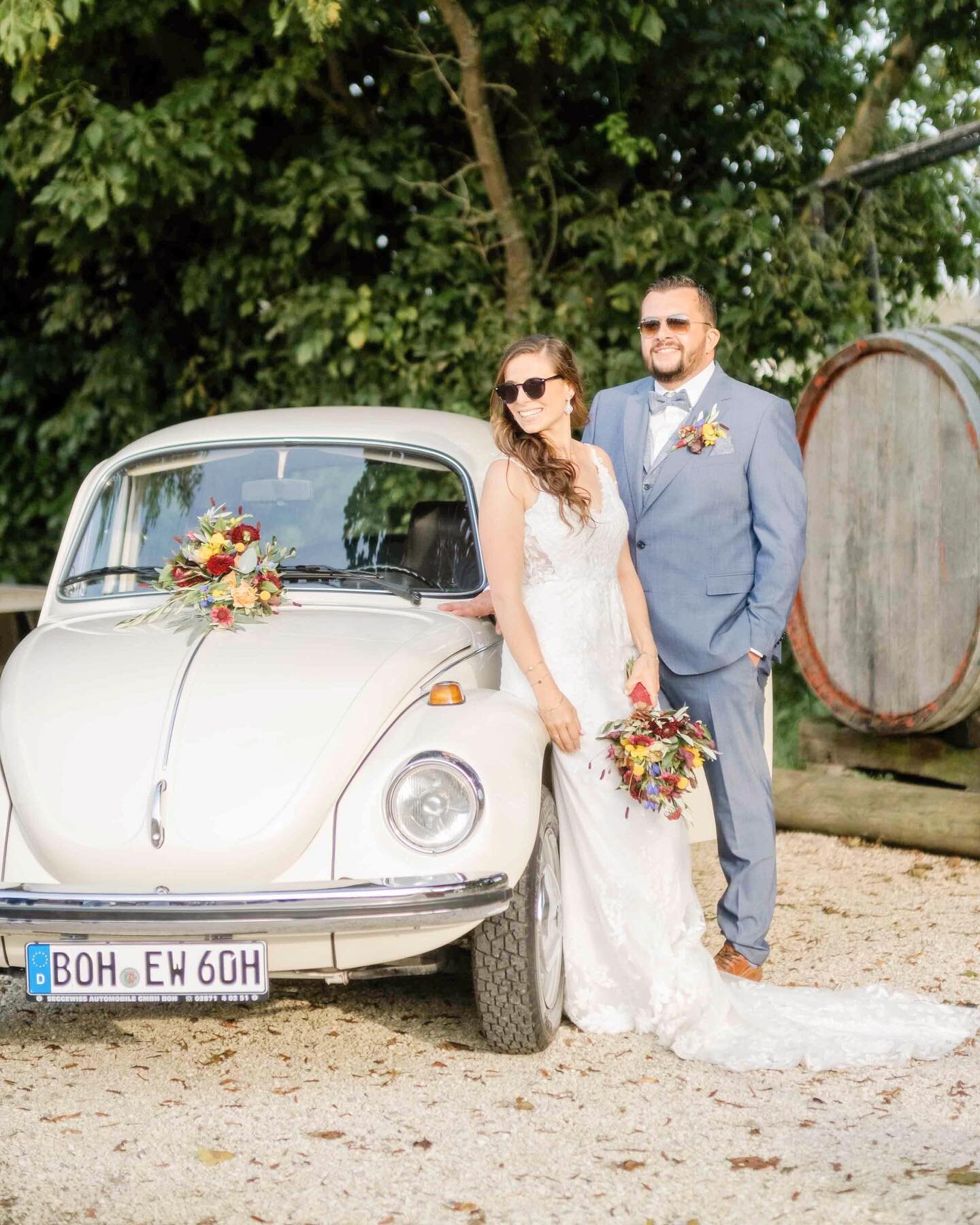 Das Gl&uuml;ck erkennt man nicht mit dem Kopf, sondern mit dem Herzen.🩵

#fineartwedding #absolut #empfehlenswert 
#fineartphotography #tuscanywedding #weinberge #hochzeitskleid #gettingmarried #gettingready #hochzeitskleid #tuscanyweddingphotograph