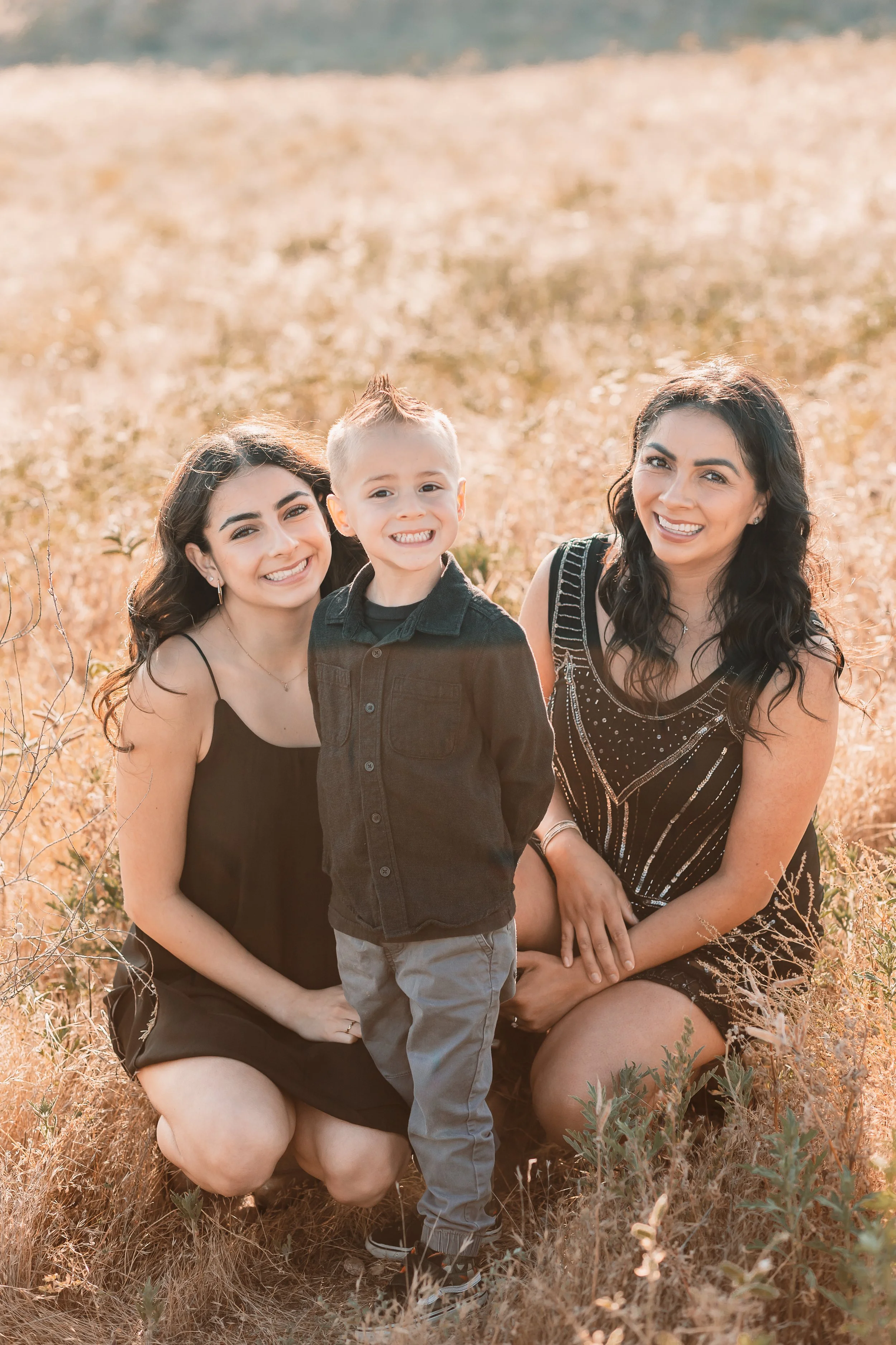 Santa Clarita Photographer - Santa Clarita family Photographer - Santa Clarita family Photos - this photo location is at skyline Santa Clarita - mommy and me