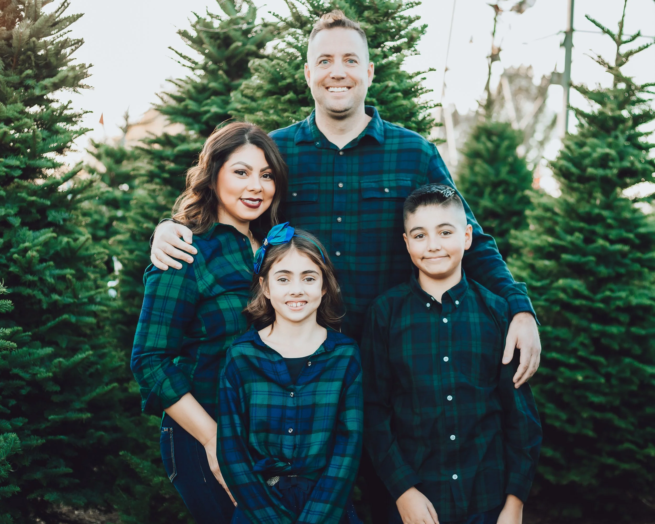 Santa Clarita Photographer - Santa Clarita Family Photographer - Santa Clarita Family Photos - this photo location is at christmas tree lot