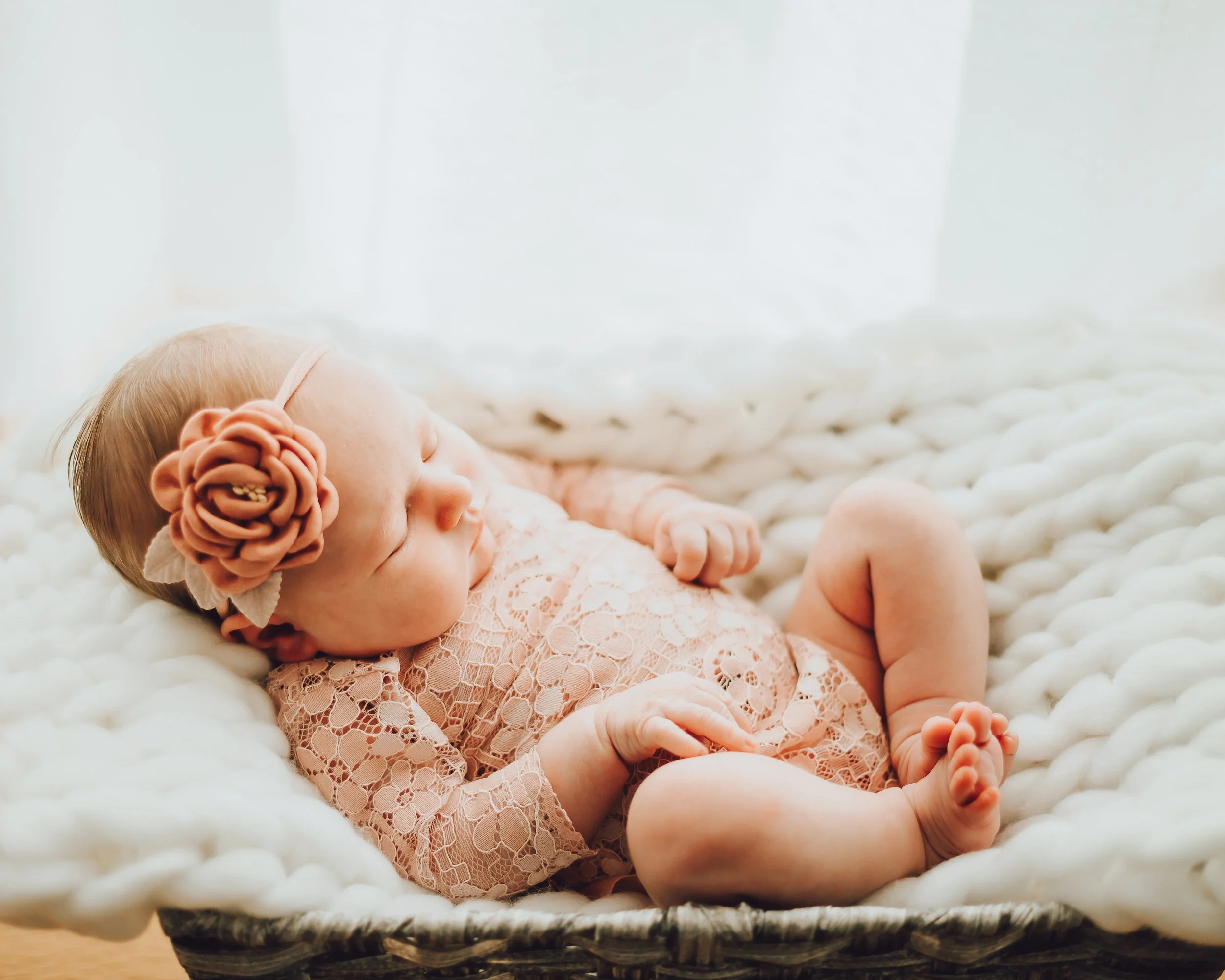 Santa Clarita Photographer - Santa Clarita Lifestyle Newborn Photographer - Santa Clarita Lifestyle Newborn Photos - this photo location is at the private home in santa clarita ca