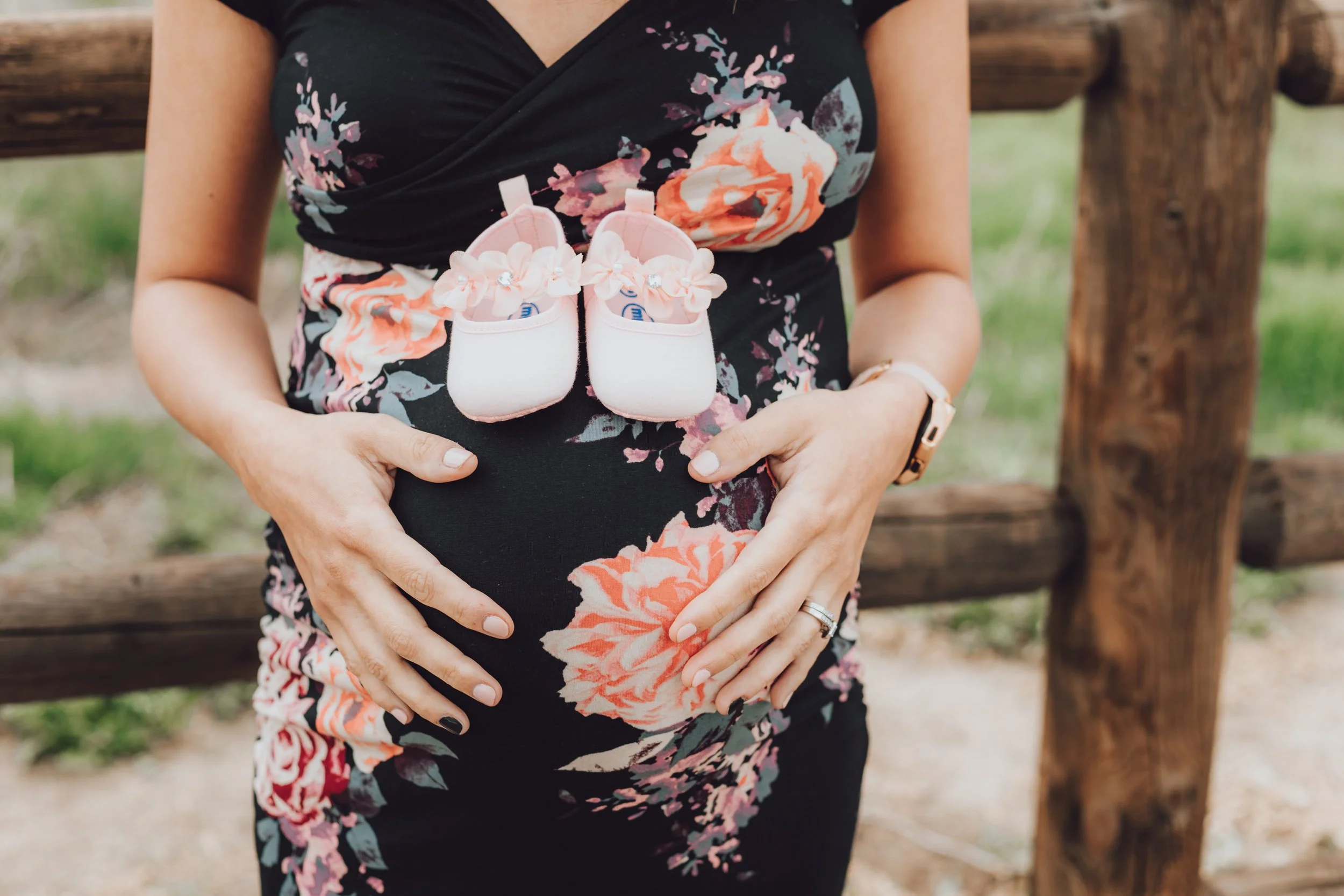 Santa Clarita Photographer - Santa Clarita Maternity Photographer - Santa Clarita Maternity Photos - this photo location is at iron horse trailhead in Valencia ca