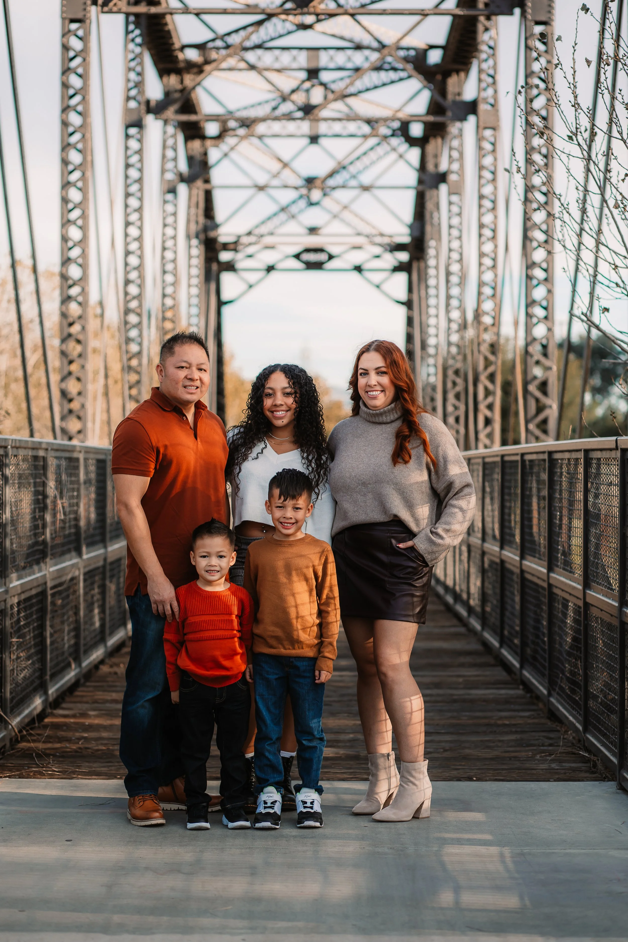 Santa Clarita Photographer - Santa Clarita Family Photographer - Santa Clarita Family Photos - this photo location is at iron horse trailhead santa clarita california - family of 5 photos