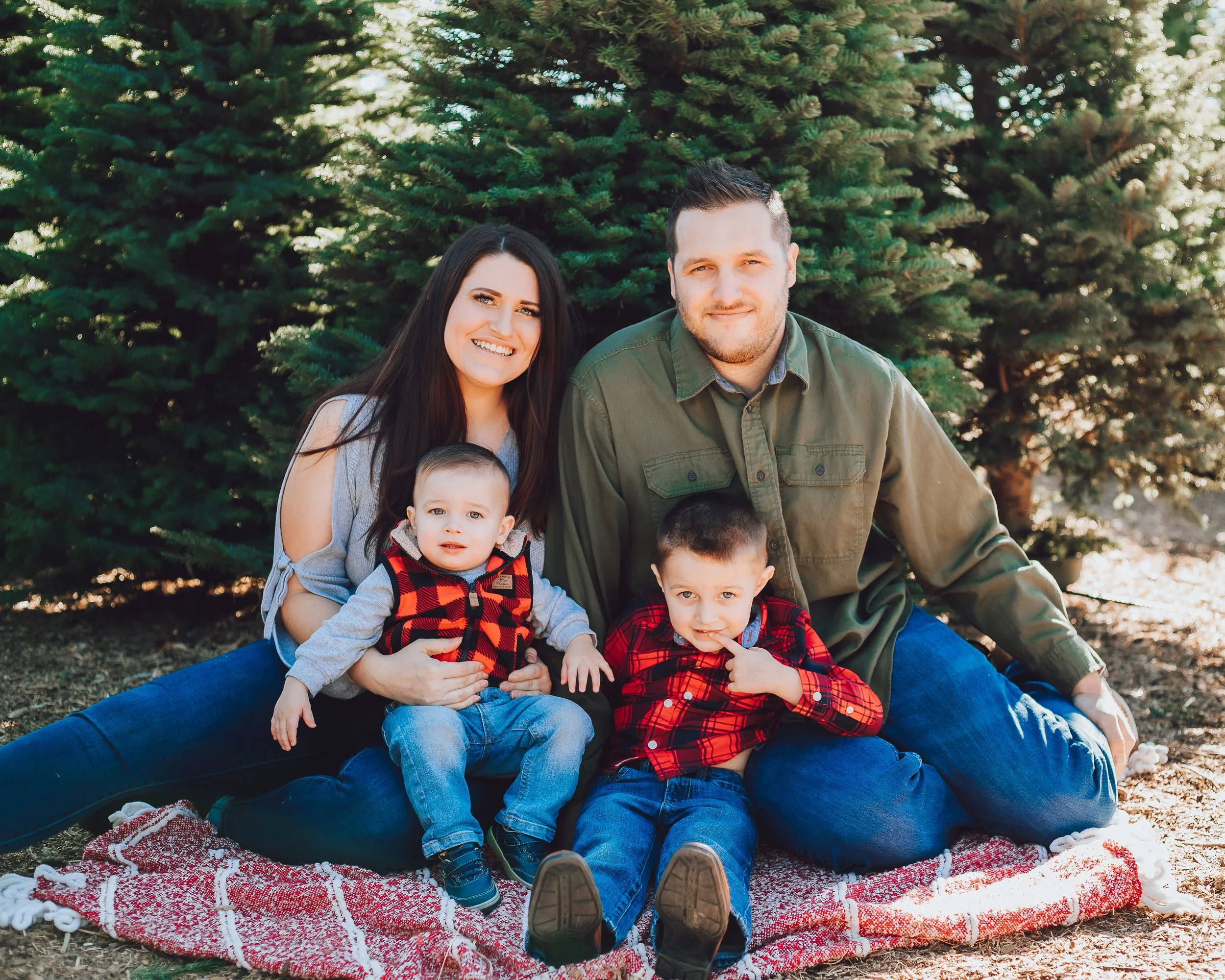 Santa Clarita Photographer - Santa Clarita Family Photographer - Santa Clarita Family Photos - this photo location is at christmas tree lot