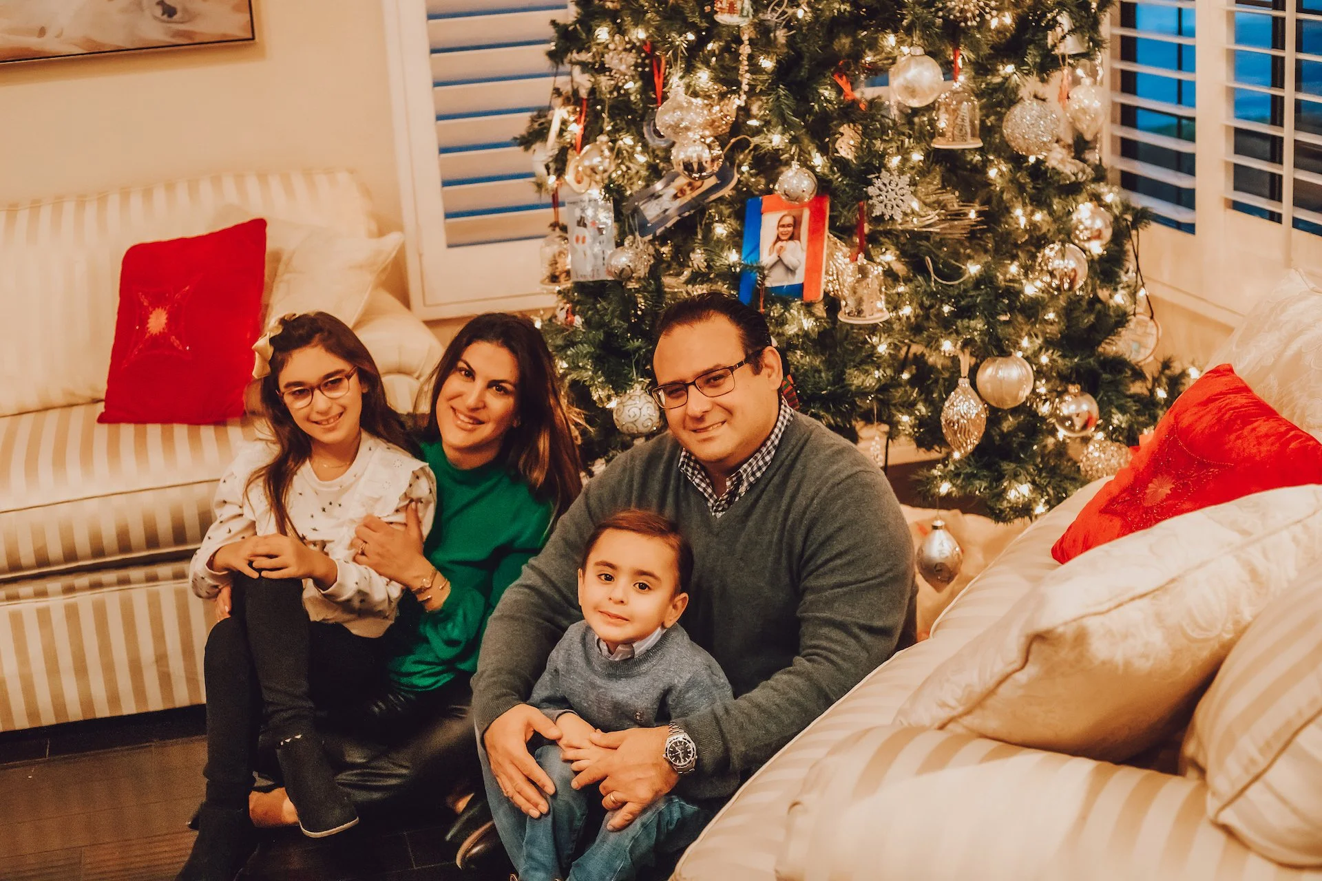 Santa Clarita Photographer - Santa Clarita Family Photographer - Santa Clarita Family Photos - this photo location is at private home in Santa Clarita