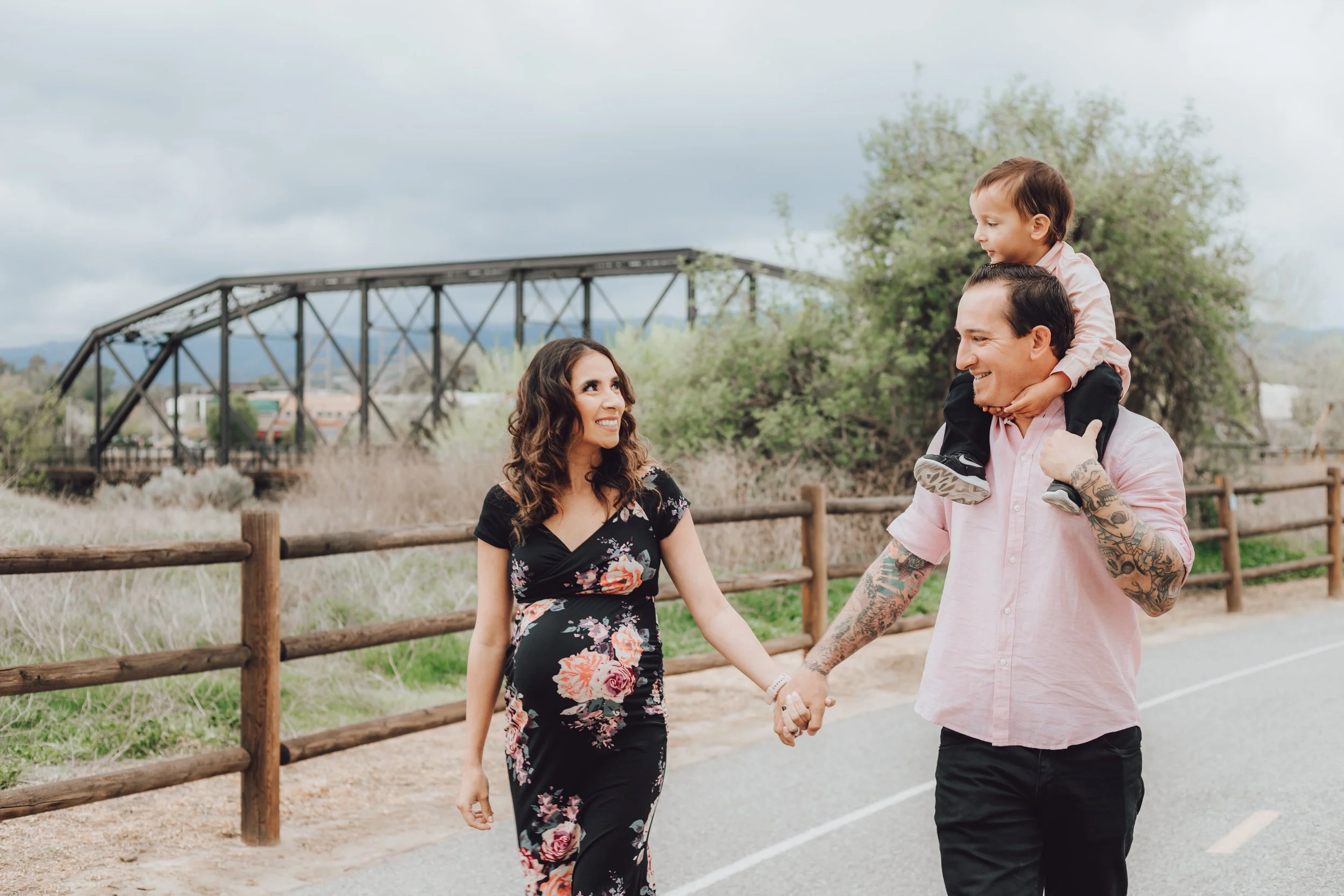Santa Clarita Photographer - Santa Clarita Maternity Photographer - Santa Clarita Maternity Photos - this photo location is at iron horse trailhead in Valencia ca