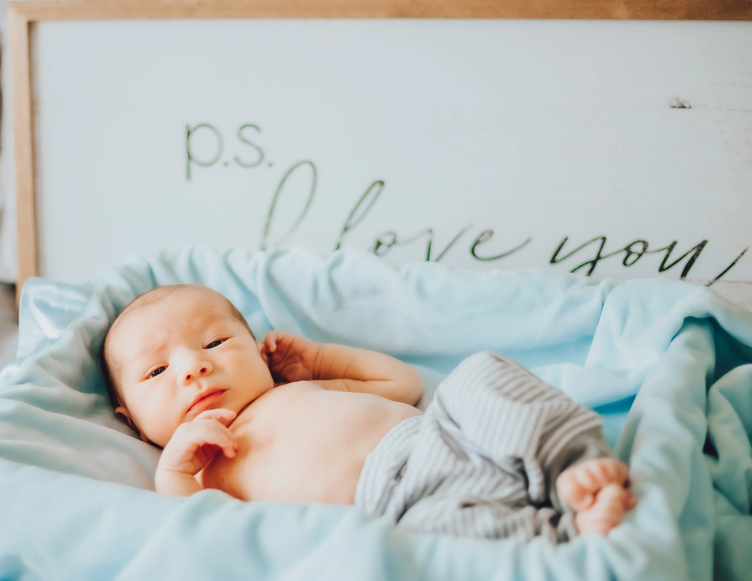 Santa Clarita Photographer - Santa Clarita Lifestyle Newborn Photographer - Santa Clarita Lifestyle Newborn Photos - this photo location is at the private home in santa clarita ca