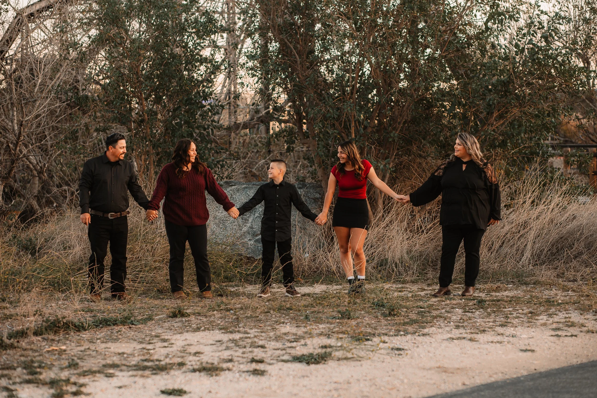 Santa Clarita Photographer - Santa Clarita Family Photographer - Santa Clarita Family Photos - this photo location is at iron horse trailhead santa clarita california - family of 5 photos