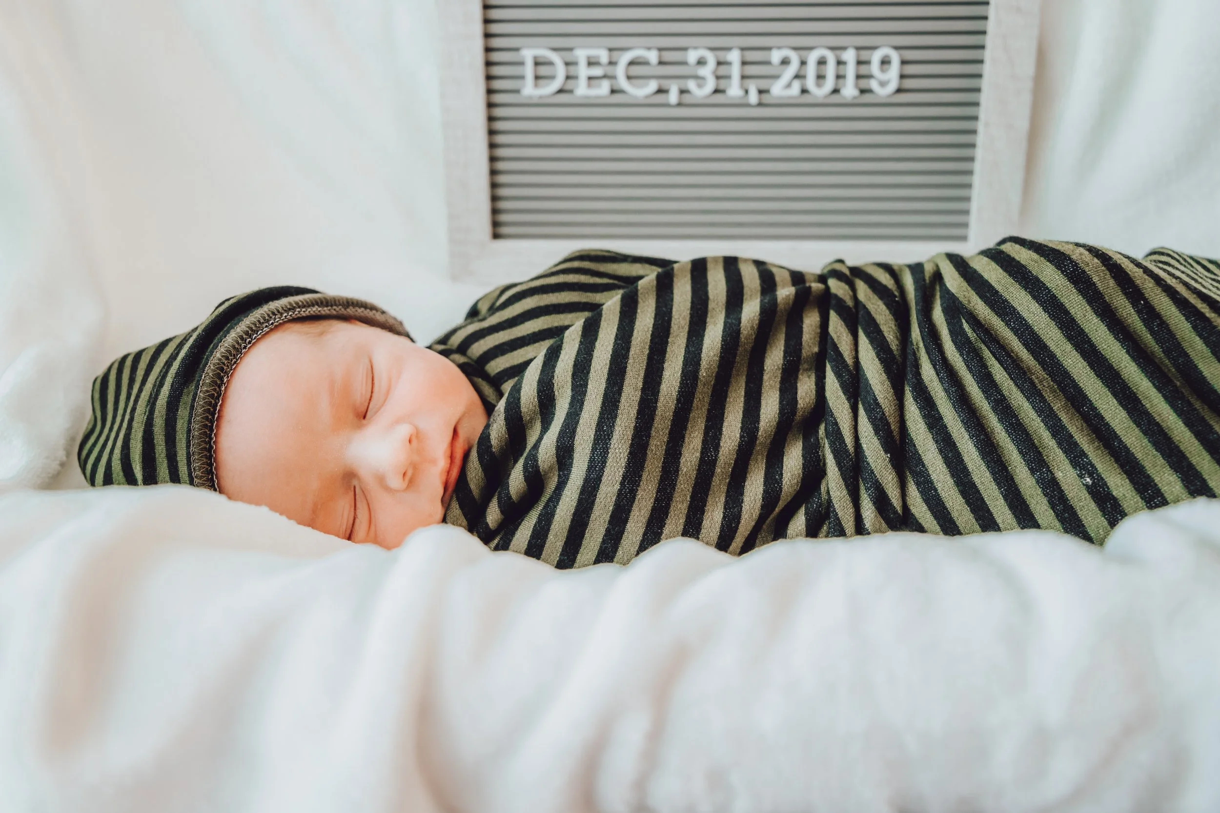 Santa Clarita Photographer - Santa Clarita Lifestyle Newborn Photographer - Santa Clarita Lifestyle Newborn Photos - this photo location is at the hospital in valencia ca