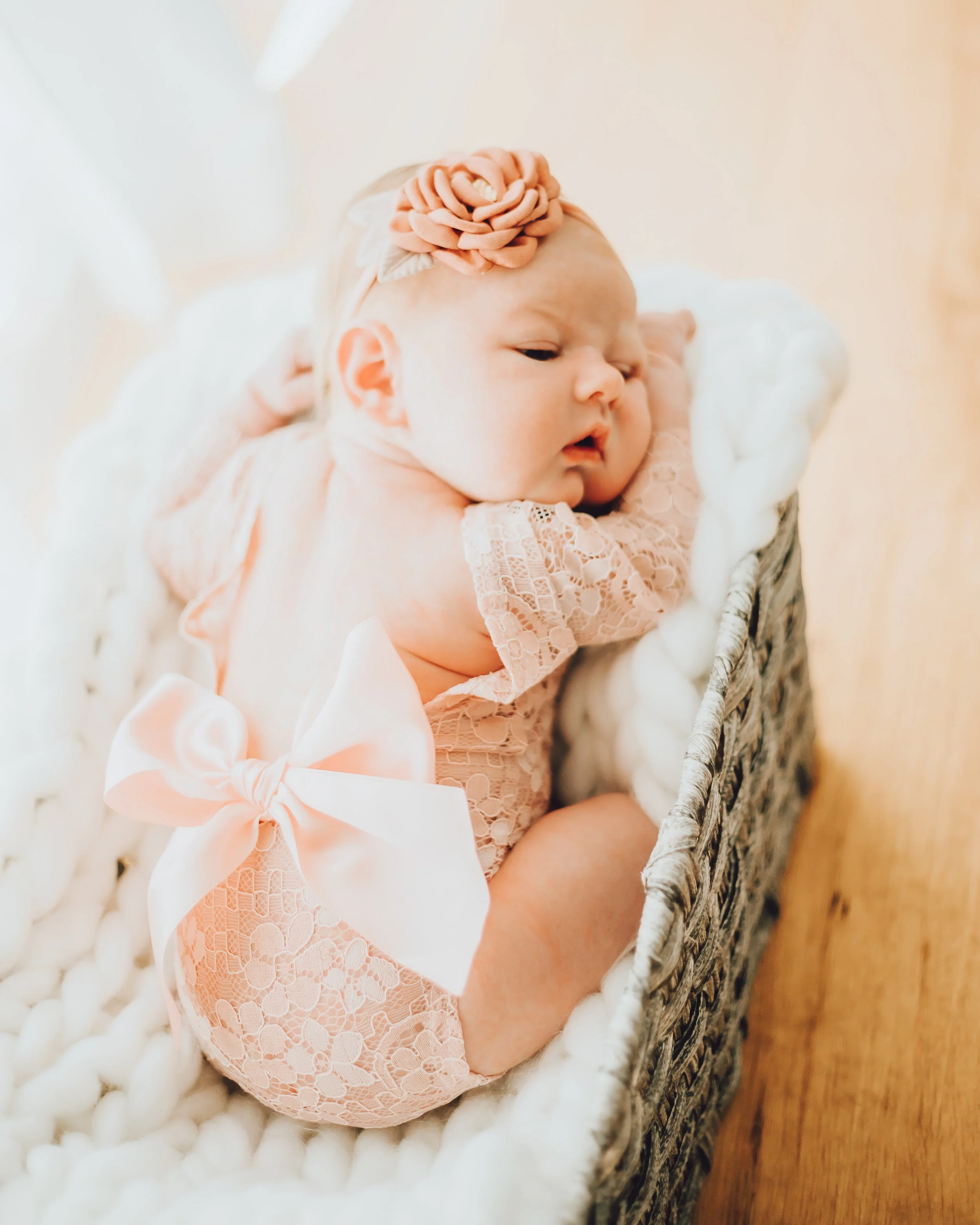 Santa Clarita Photographer - Santa Clarita Lifestyle Newborn Photographer - Santa Clarita Lifestyle Newborn Photos - this photo location is at the private home in santa clarita ca
