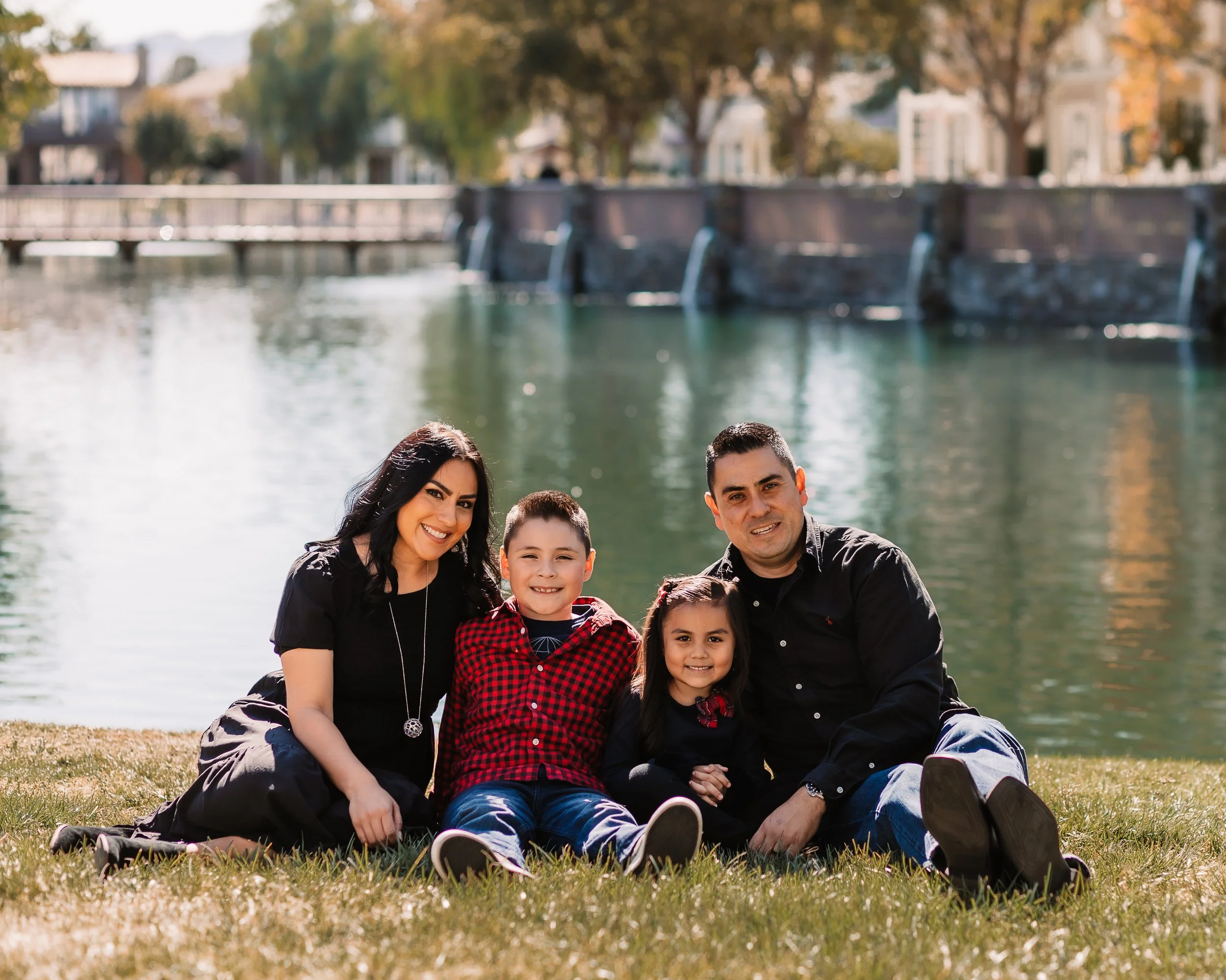 Santa Clarita Photographer - Santa Clarita Family Photographer - Santa Clarita Family Photos - this photo location is at bridgeport Valencia