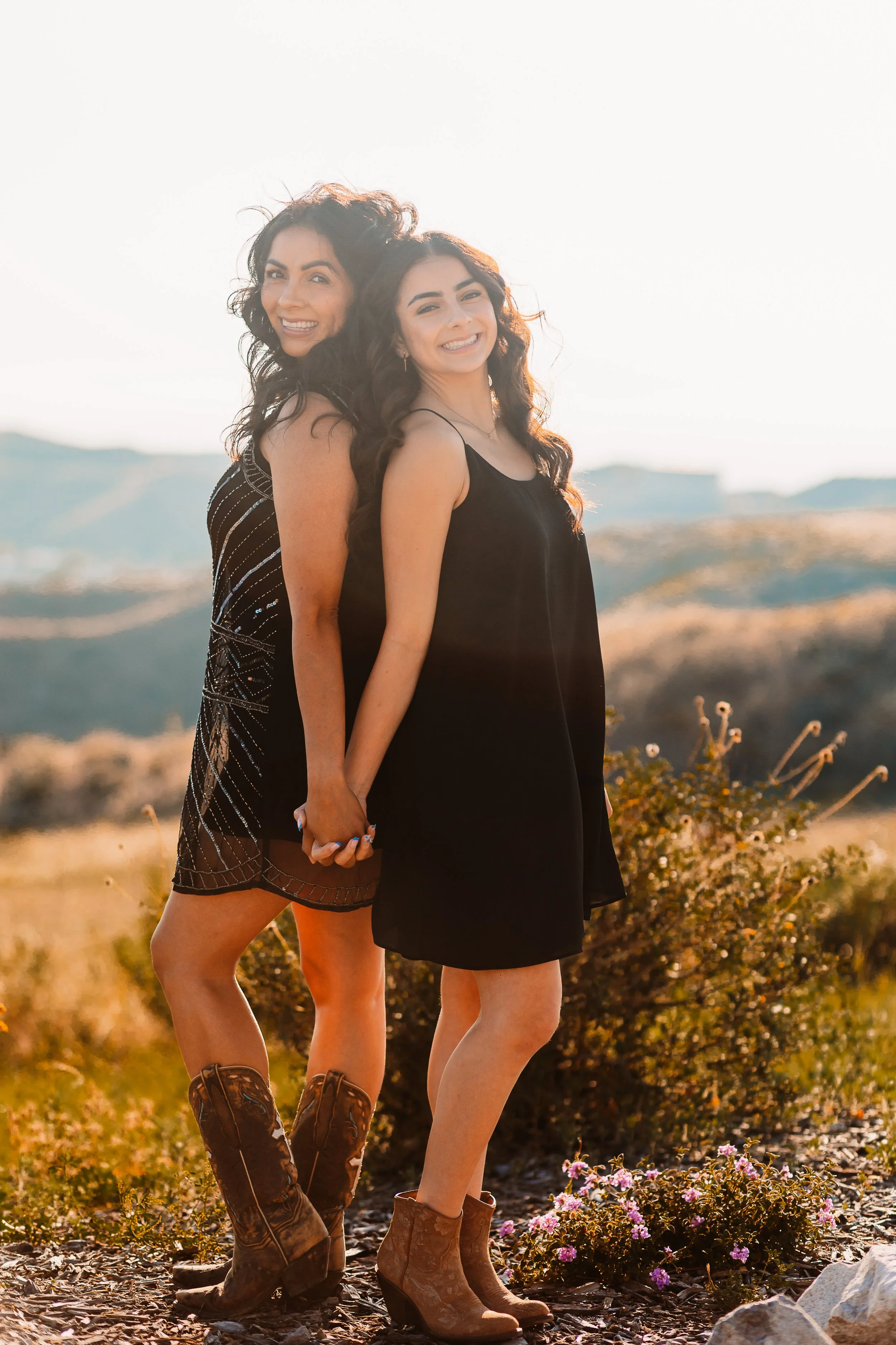 Santa Clarita Photographer - Santa Clarita family Photographer - Santa Clarita family Photos - this photo location is at skyline Santa Clarita - mommy and me