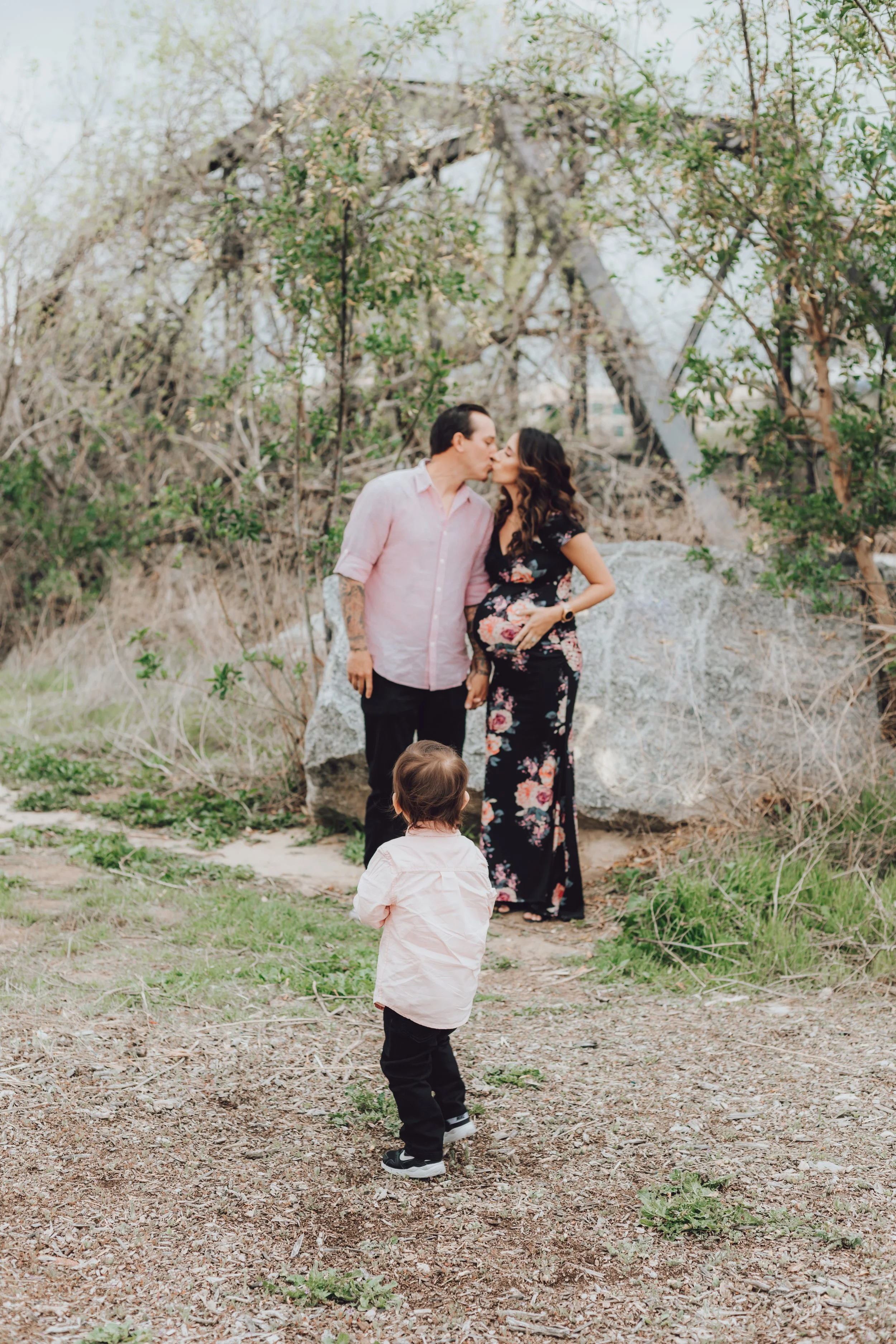 Santa Clarita Photographer - Santa Clarita Maternity Photographer - Santa Clarita Maternity Photos - this photo location is at iron horse trailhead in Valencia ca