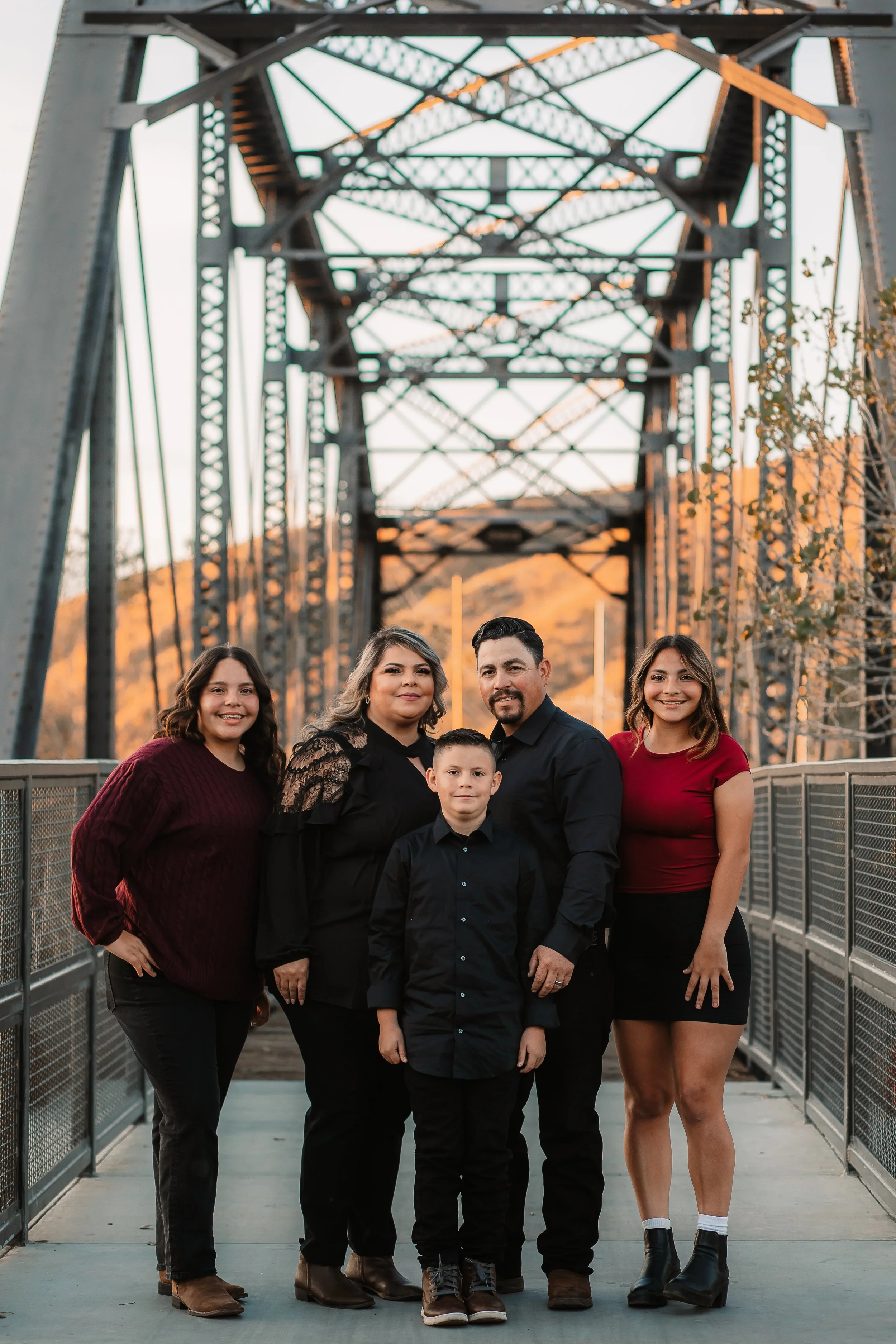 Santa Clarita Photographer - Santa Clarita Family Photographer - Santa Clarita Family Photos - this photo location is at iron horse trailhead santa clarita california - family of 5 photos