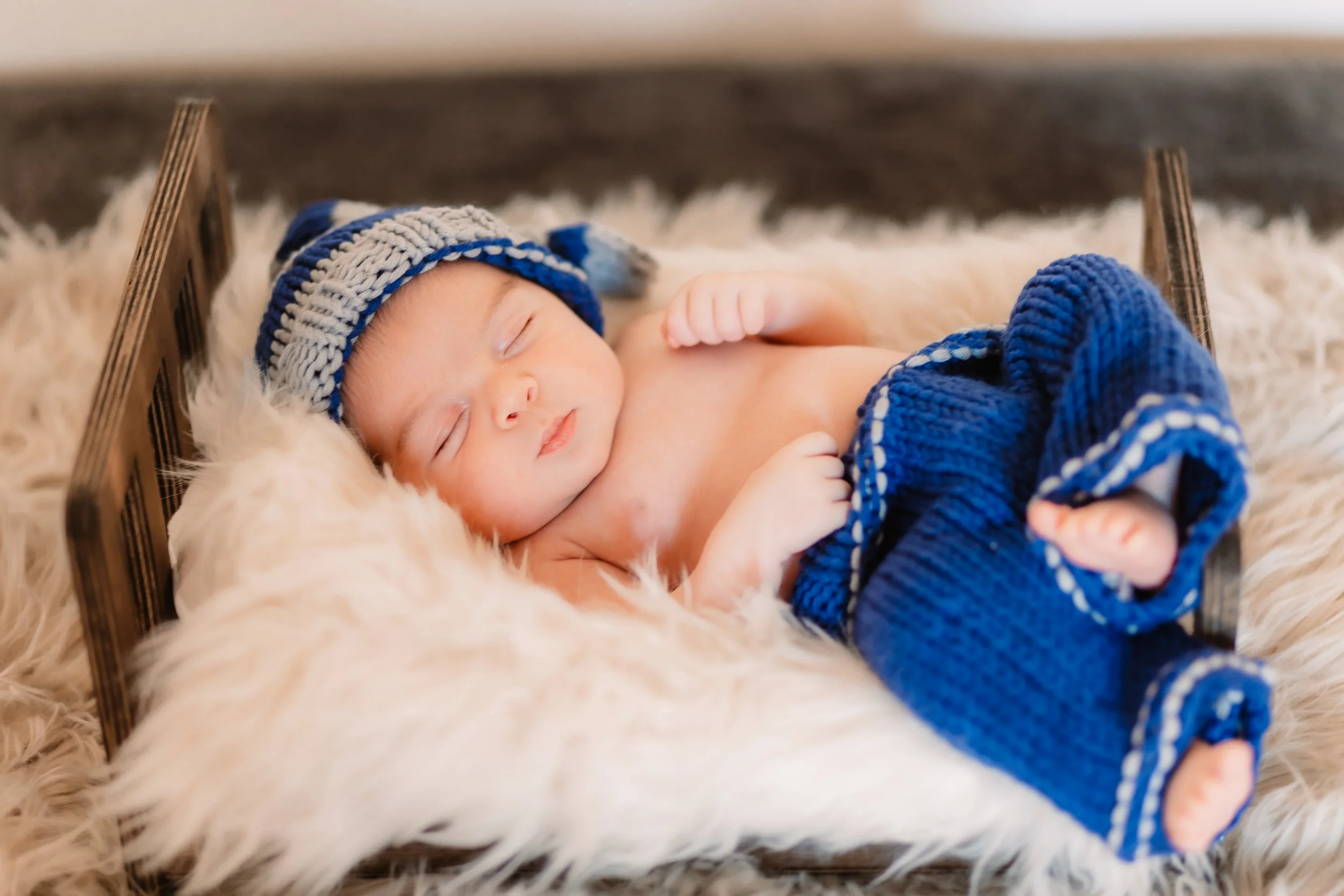 Santa Clarita Photographer - Santa Clarita Lifestyle Newborn Photographer - Santa Clarita Lifestyle Newborn Photos - this photo location is at the private home in santa clarita ca