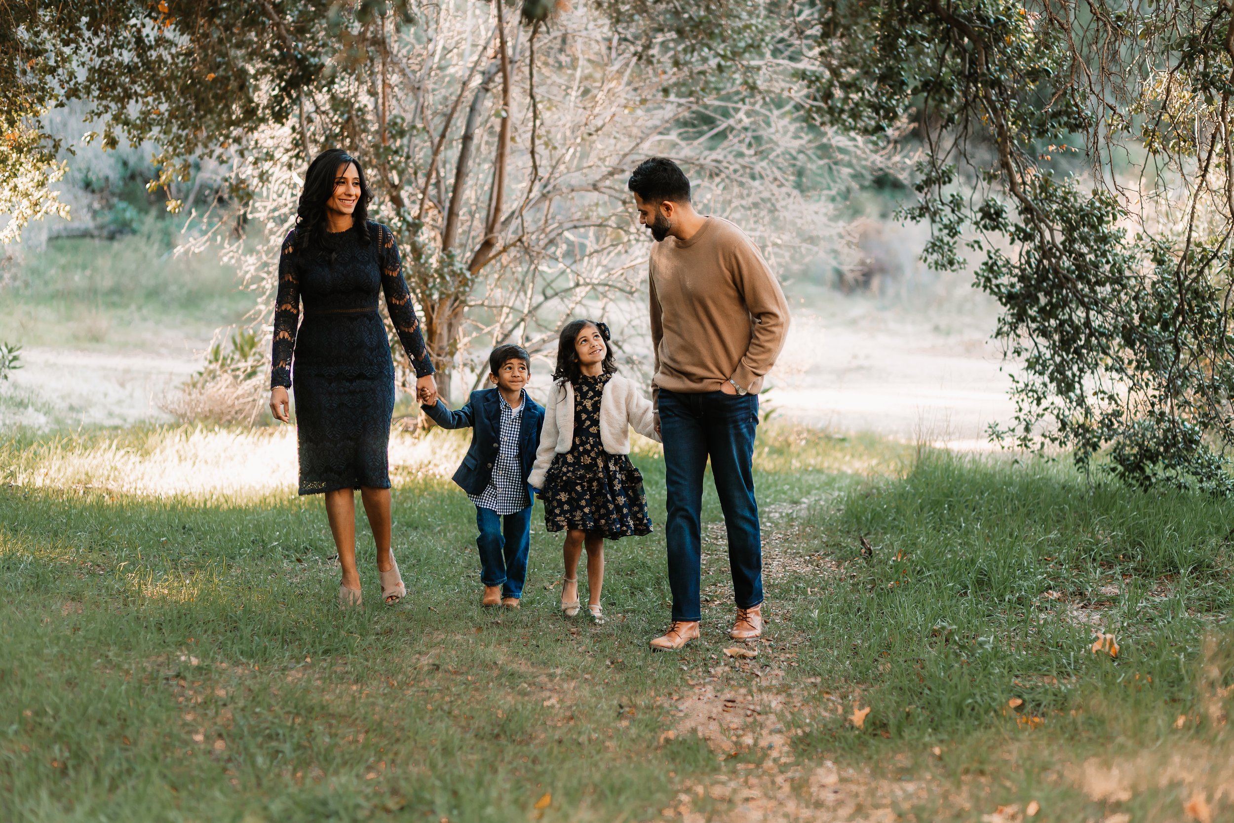 Santa Clarita Photographer - Santa Clarita Family Photographer - Santa Clarita Family Photos - this photo location is at placerita canyon nature center santa clarita california - family of 4 photos