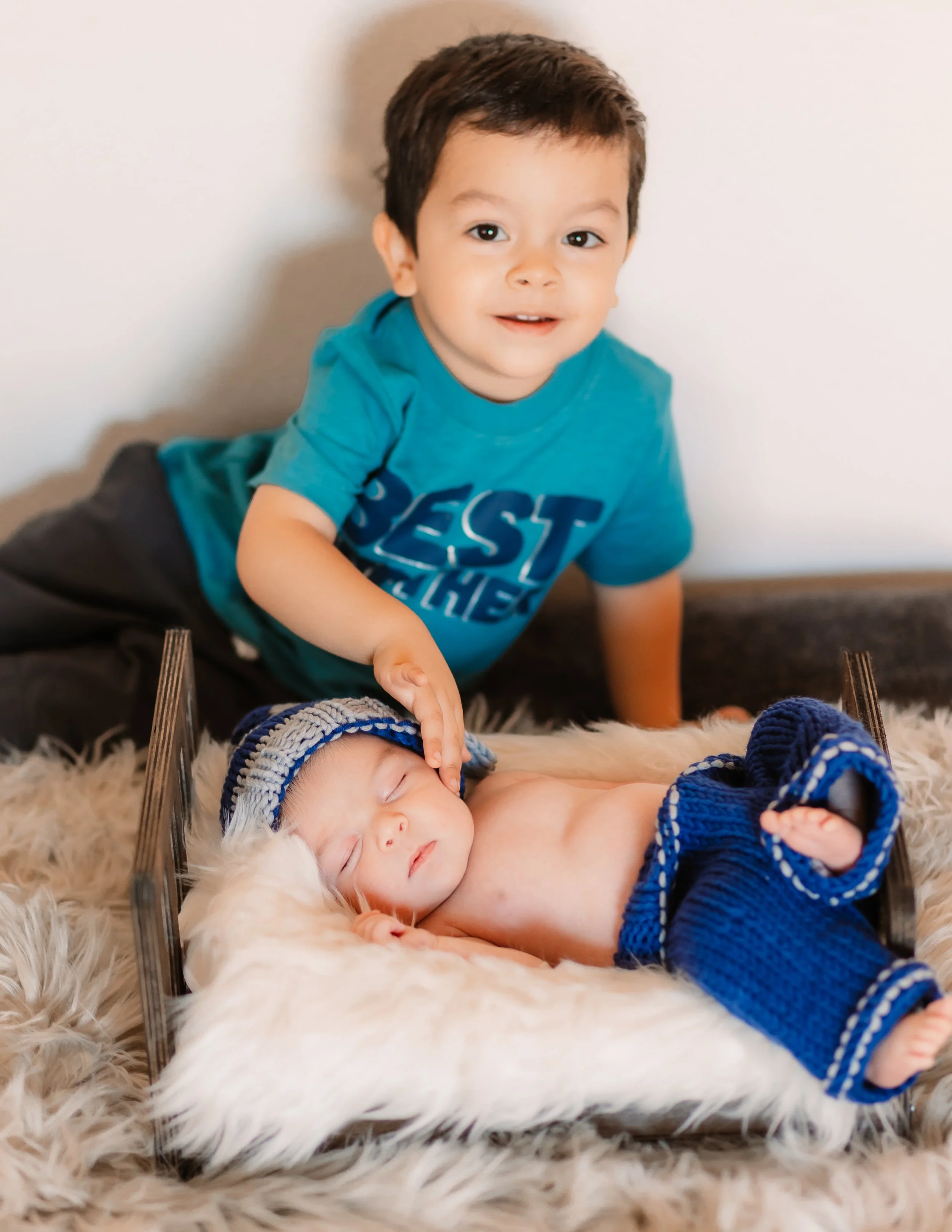 Santa Clarita Photographer - Santa Clarita Lifestyle Newborn Photographer - Santa Clarita Lifestyle Newborn Photos - this photo location is at the private home in santa clarita ca