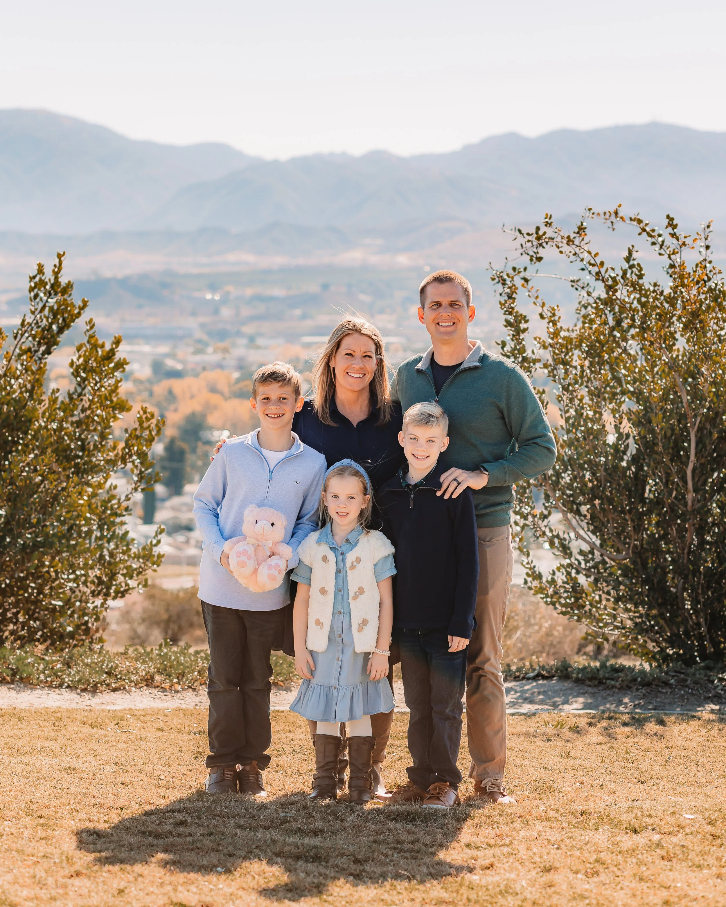 Santa Clarita Photographer - Santa Clarita Family Photographer - Santa Clarita Family Photos - this photo location is at todd longshore park santa clarita california - family of 5 photos