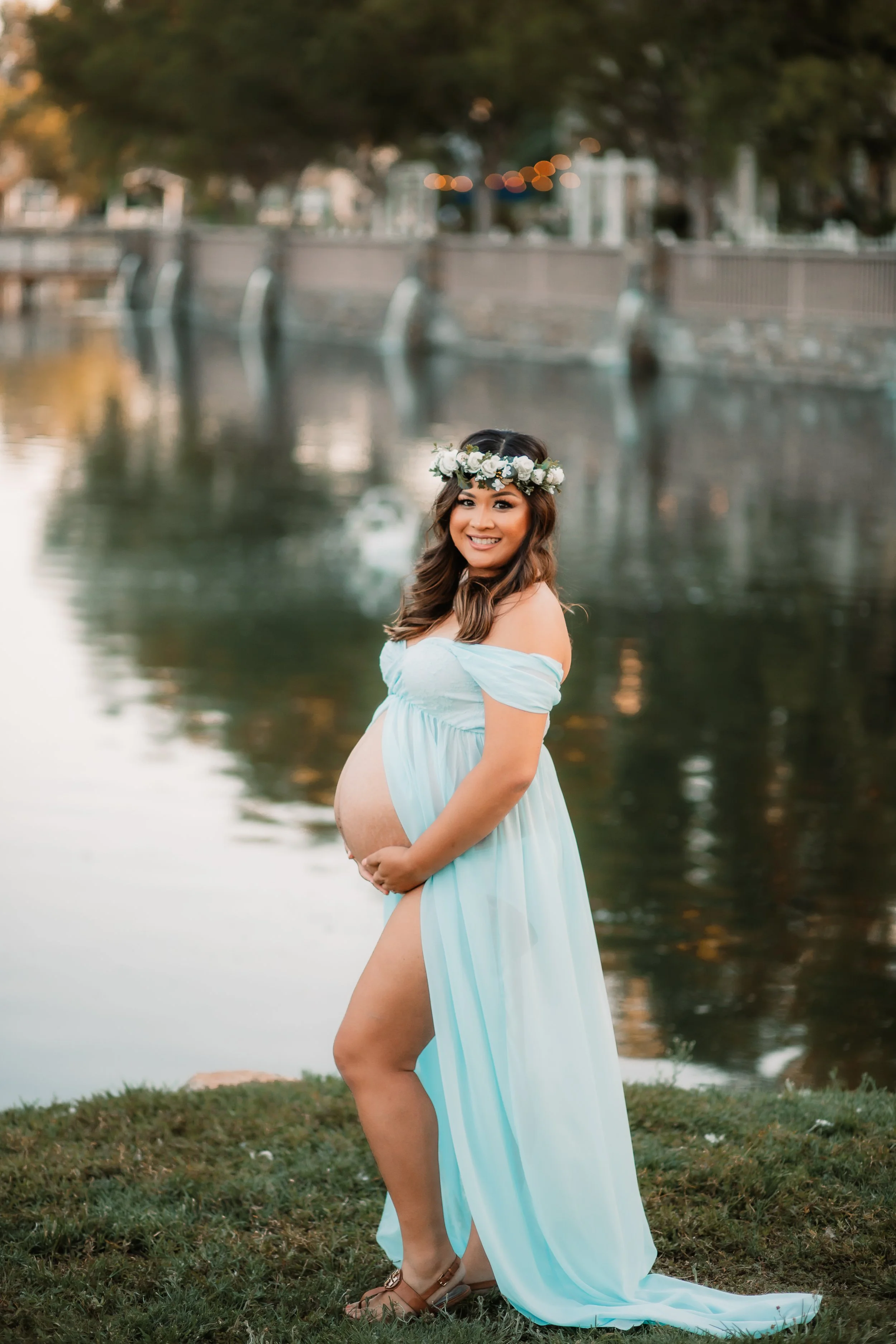 Santa Clarita Photographer - Santa Clarita Maternity Photographer - Santa Clarita Maternity Photos - this photo location is at bridgeport valencia lighthouse in valencia ca