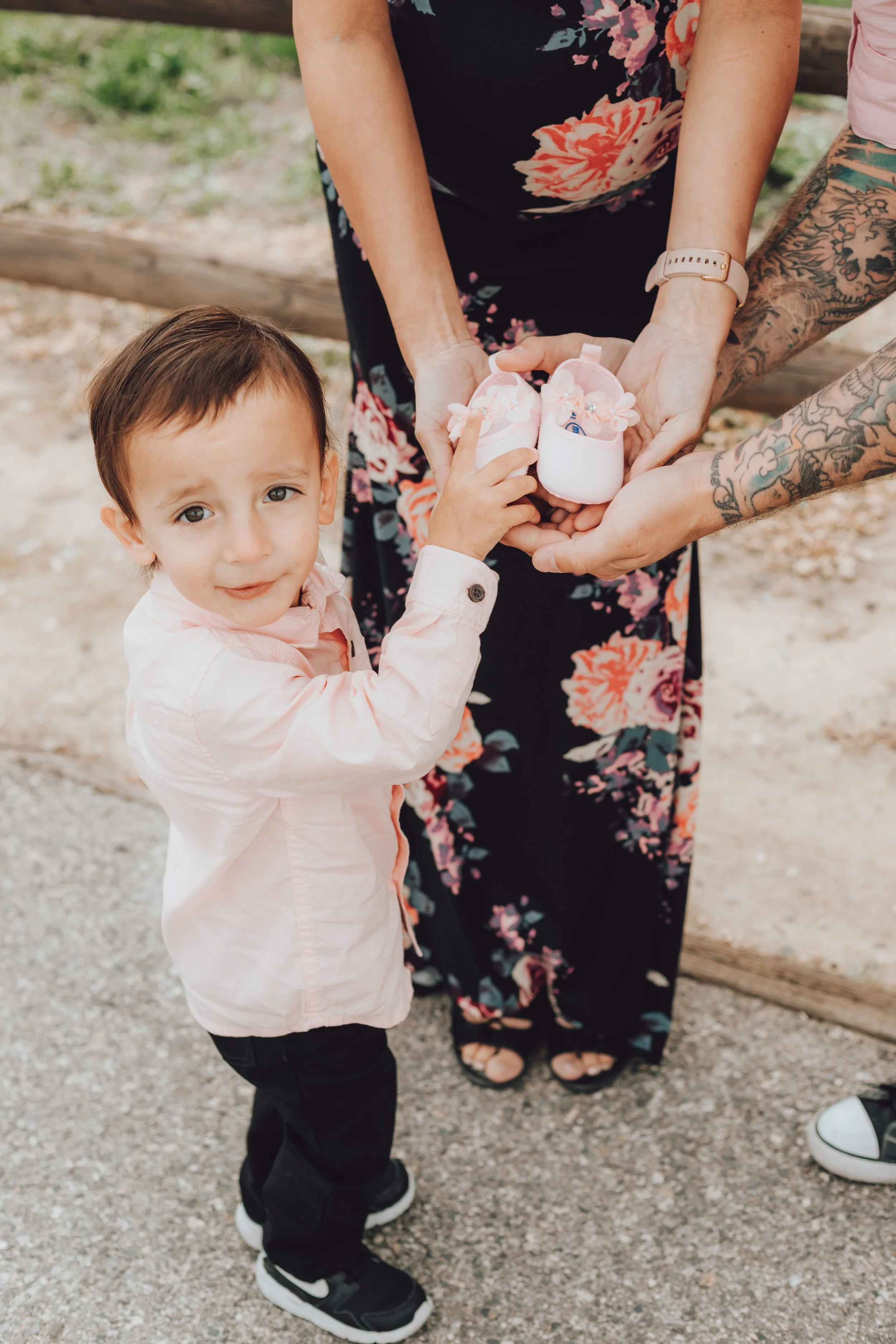Santa Clarita Photographer - Santa Clarita Maternity Photographer - Santa Clarita Maternity Photos - this photo location is at iron horse trailhead in Valencia ca