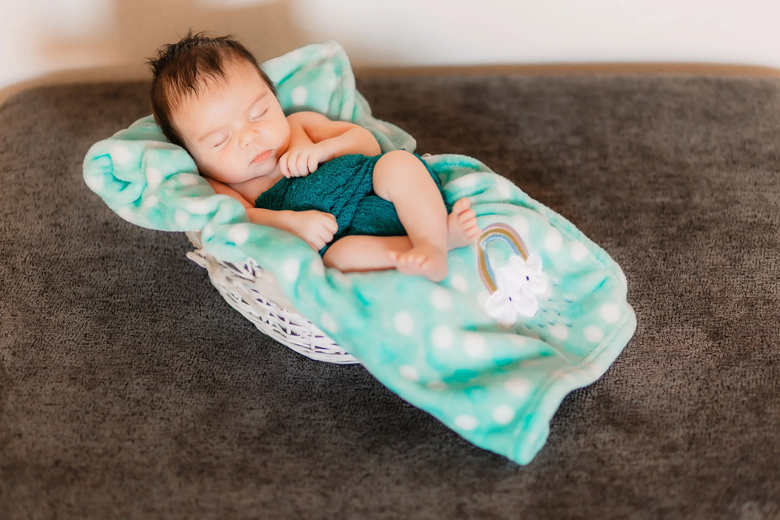 Santa Clarita Photographer - Santa Clarita Lifestyle Newborn Photographer - Santa Clarita Lifestyle Newborn Photos - this photo location is at the private home in santa clarita ca